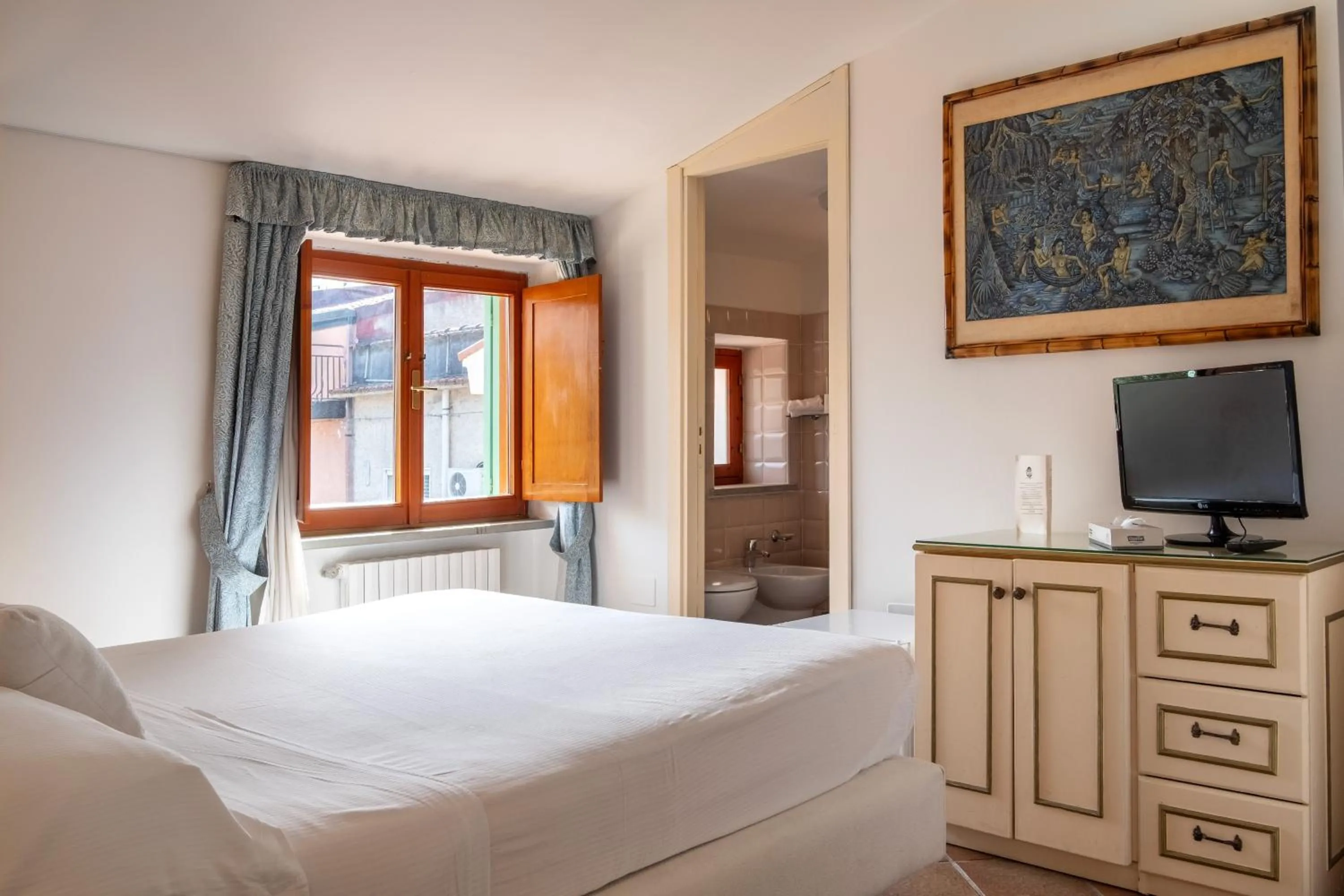 Toilet, Bed in L'Elisea Maison De Charme