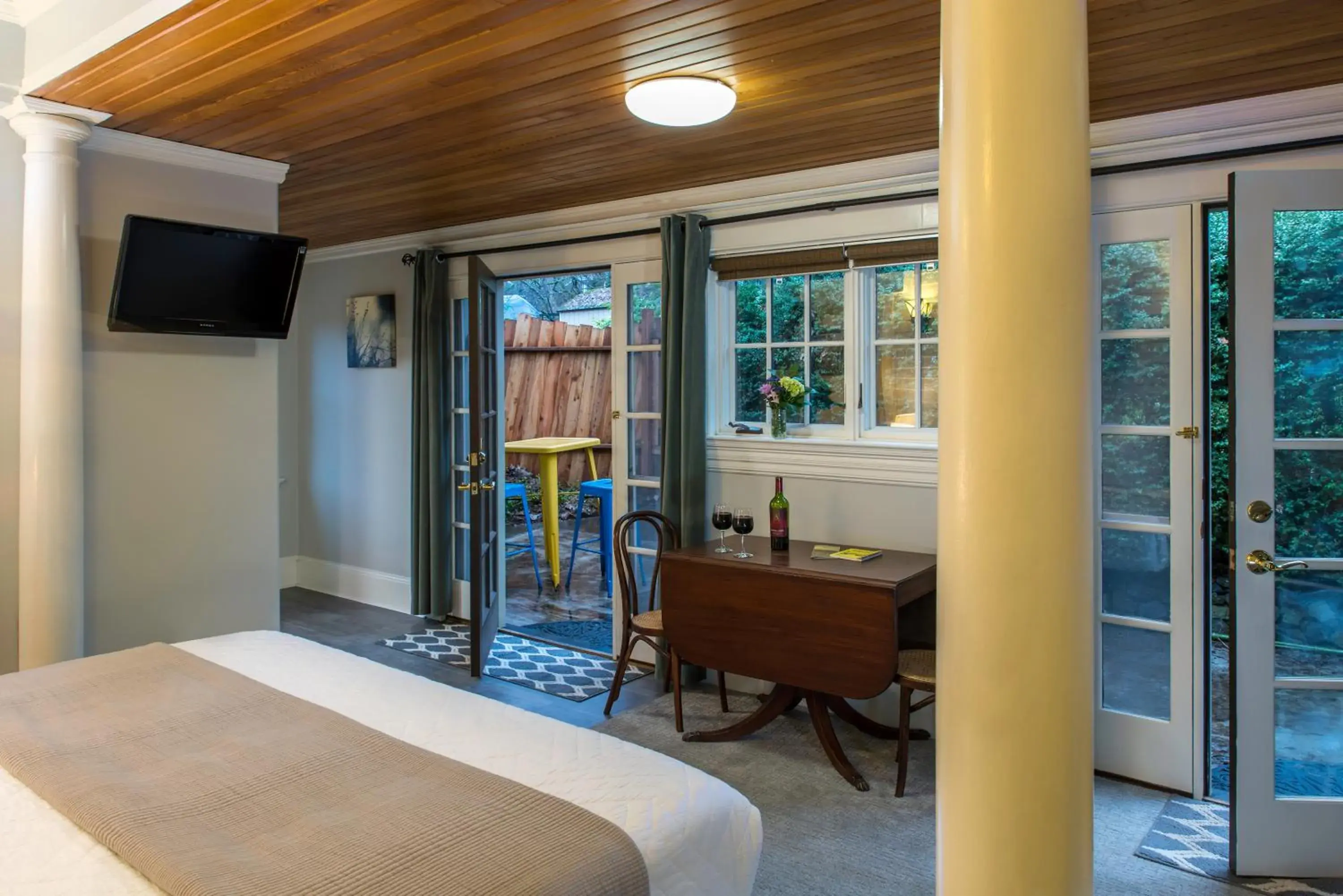 King Room with Garden View in Inn at the Gorge King Room with Garden View in Inn at the Gorge