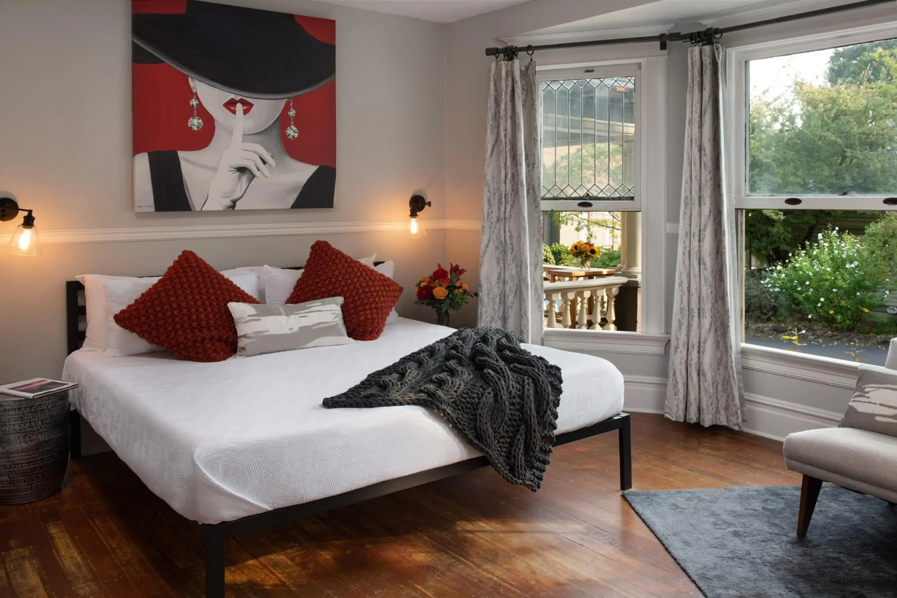 Standard King Room in Inn at the Gorge Standard King Room in Inn at the Gorge