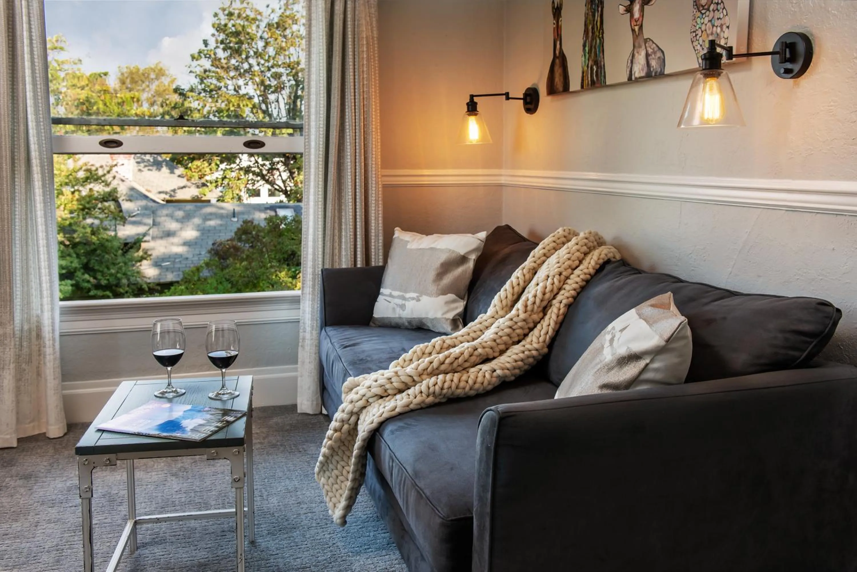 Living room in Inn at the Gorge