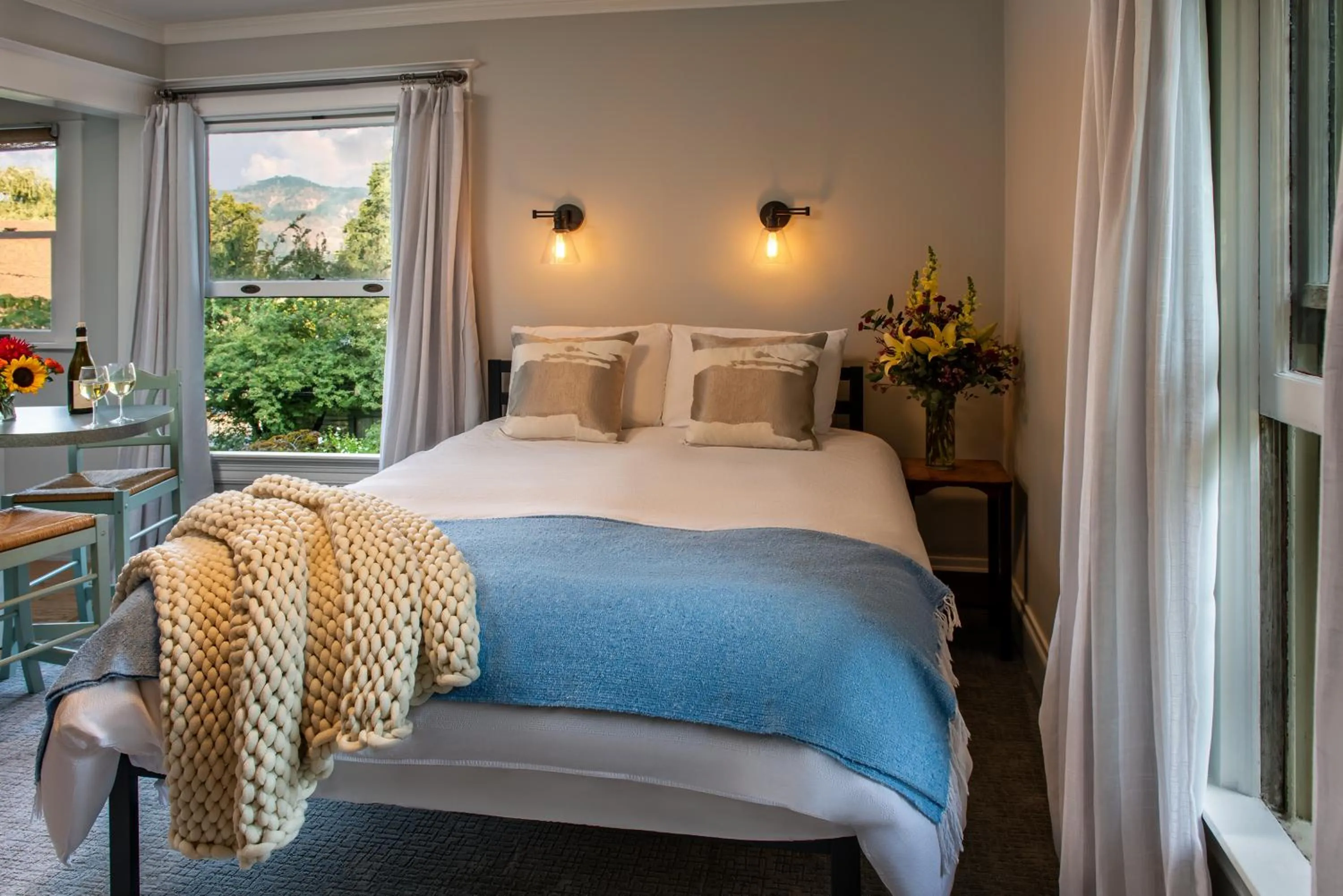 Bed in Inn at the Gorge