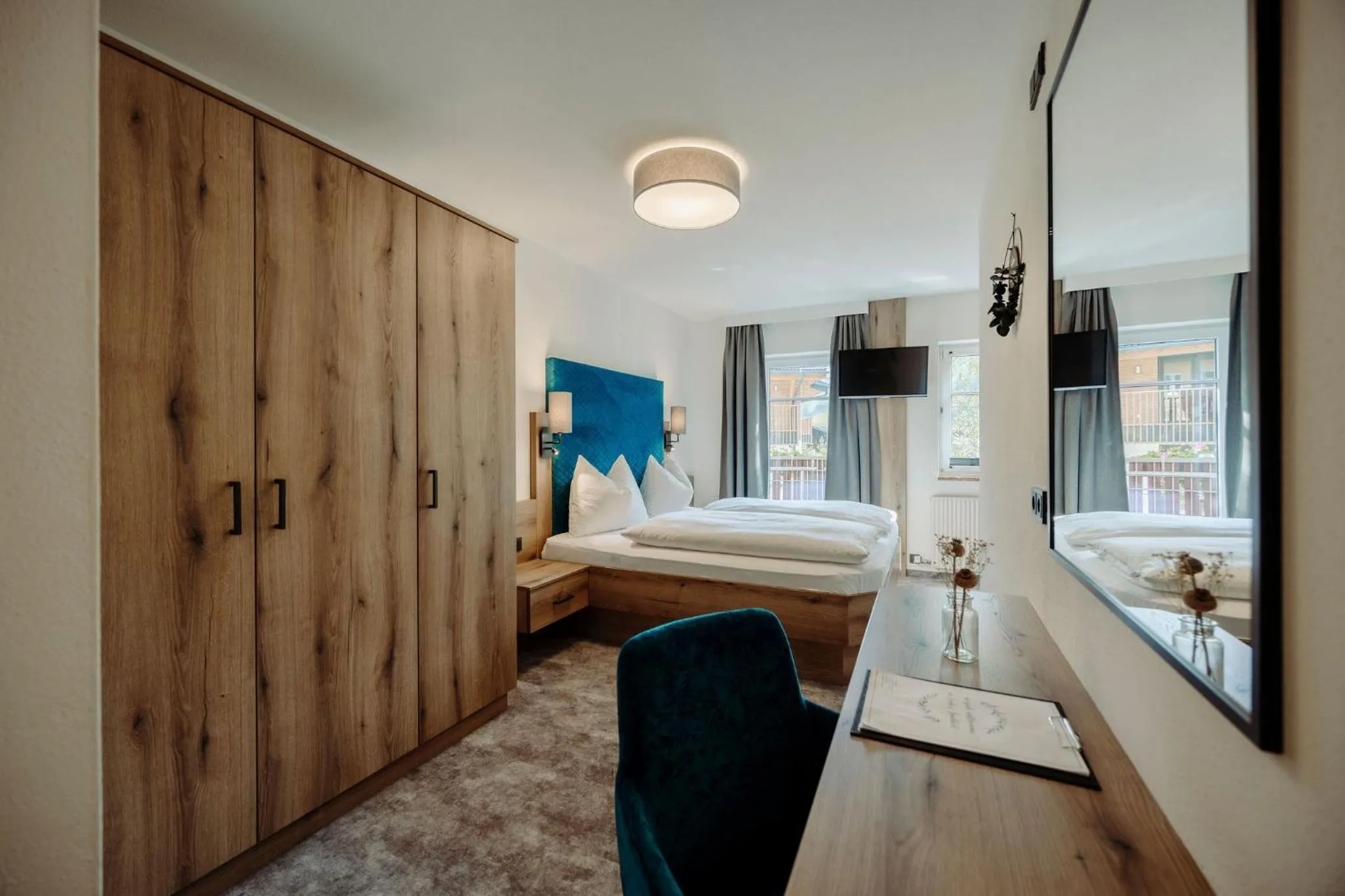 Bedroom, Bed in Lerchs Landhotel