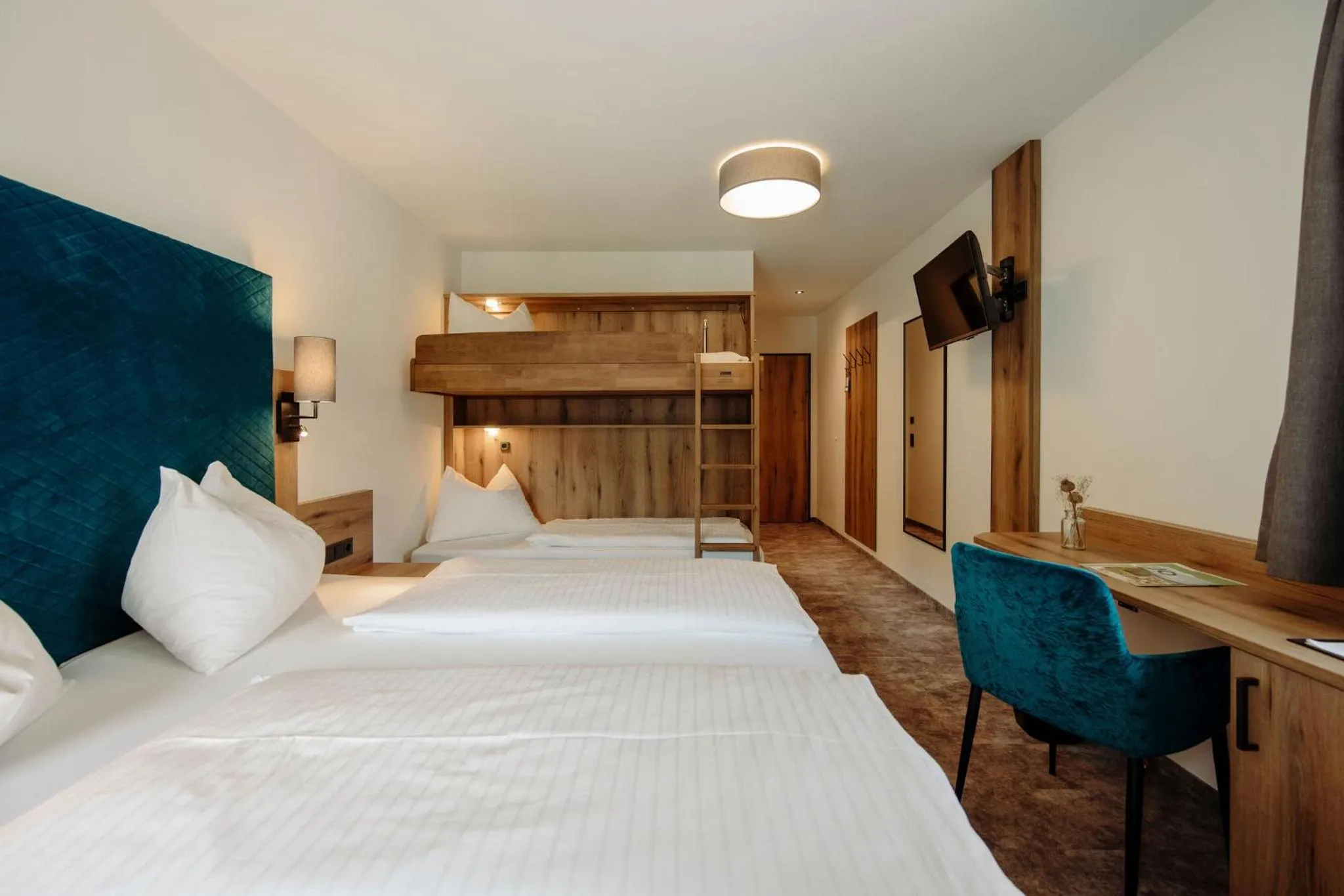 Bedroom, Bed in Lerchs Landhotel