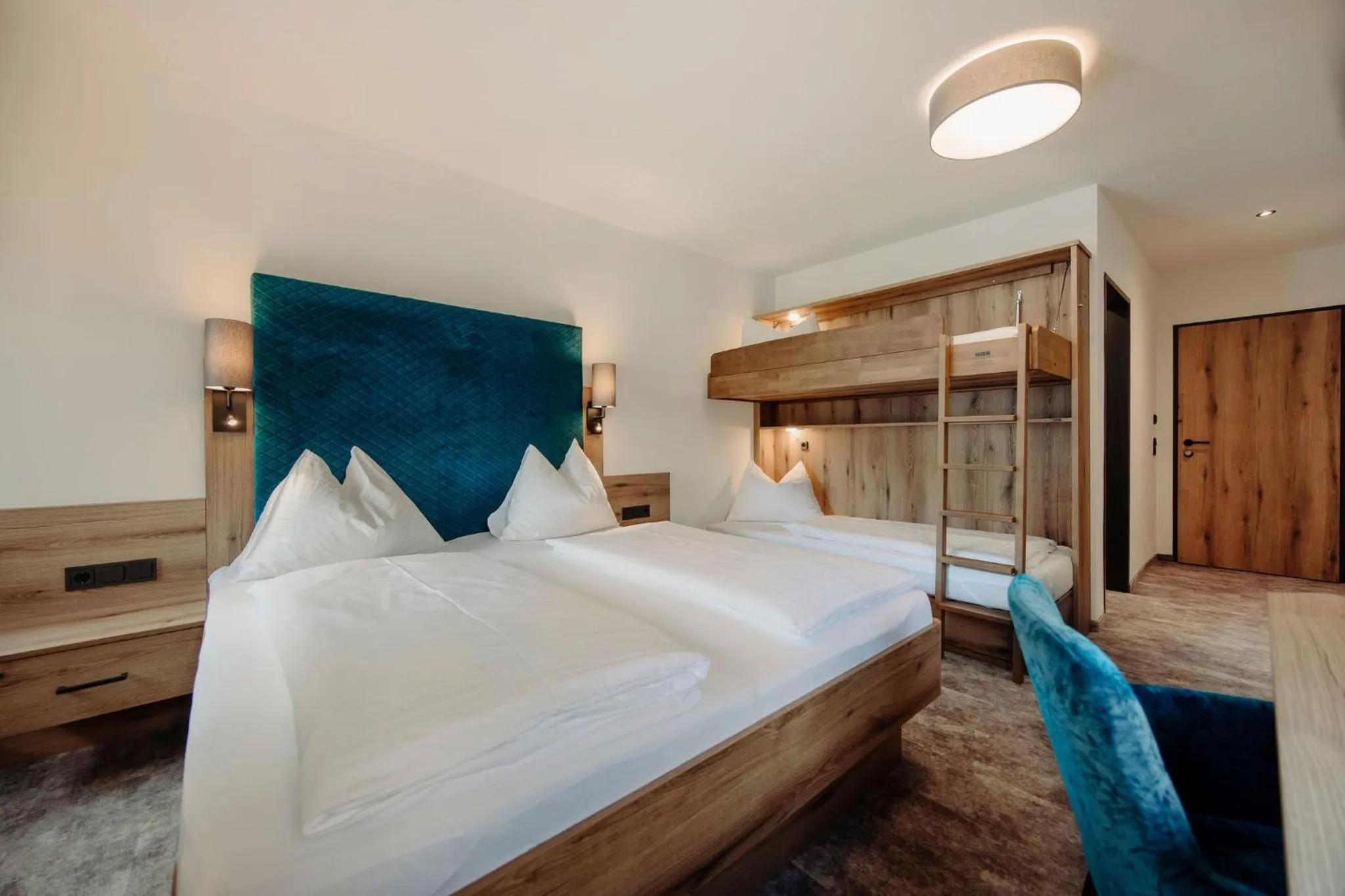 Bedroom, Bed in Lerchs Landhotel