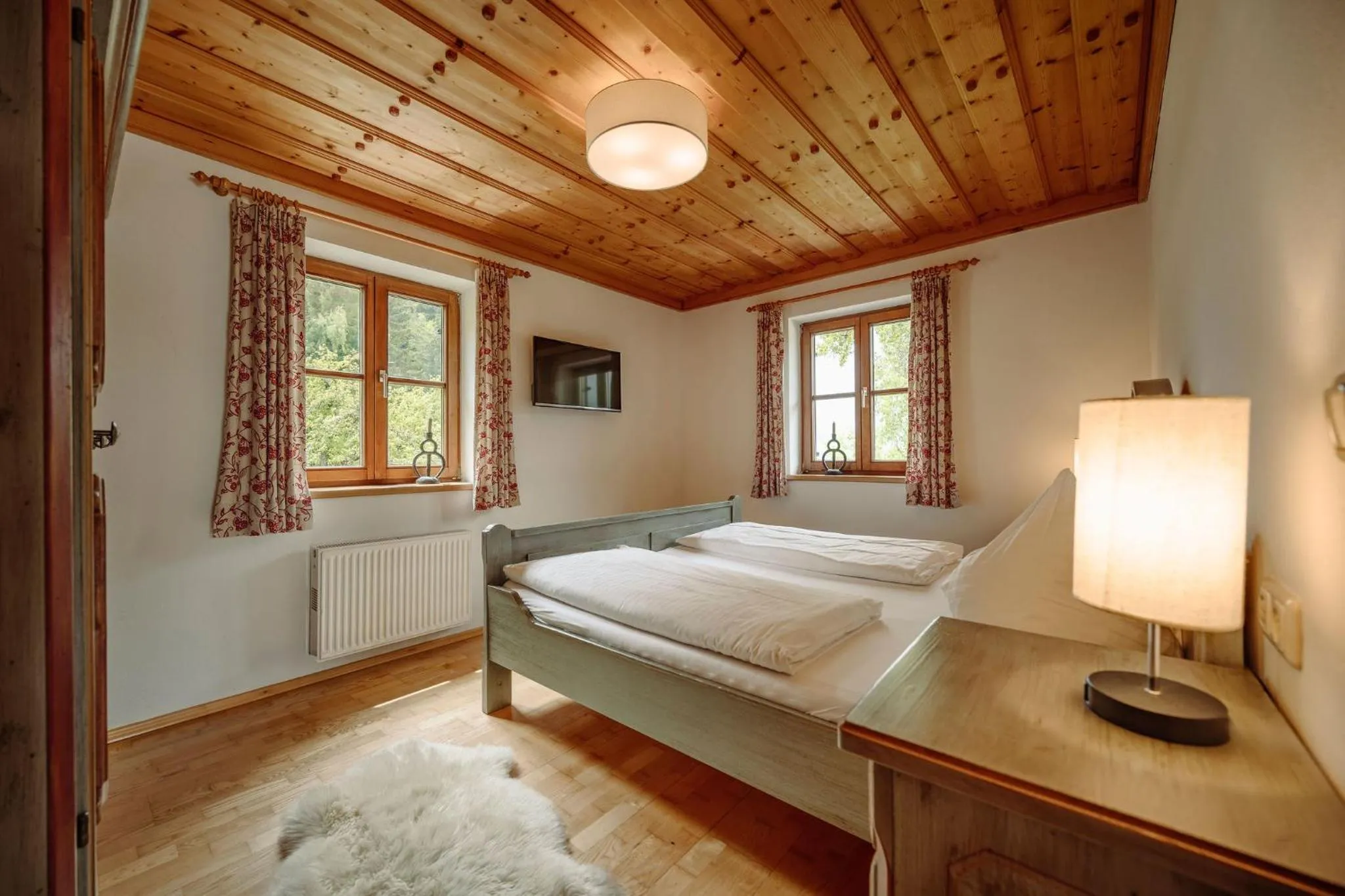 Bedroom, Bed in Lerchs Landhotel