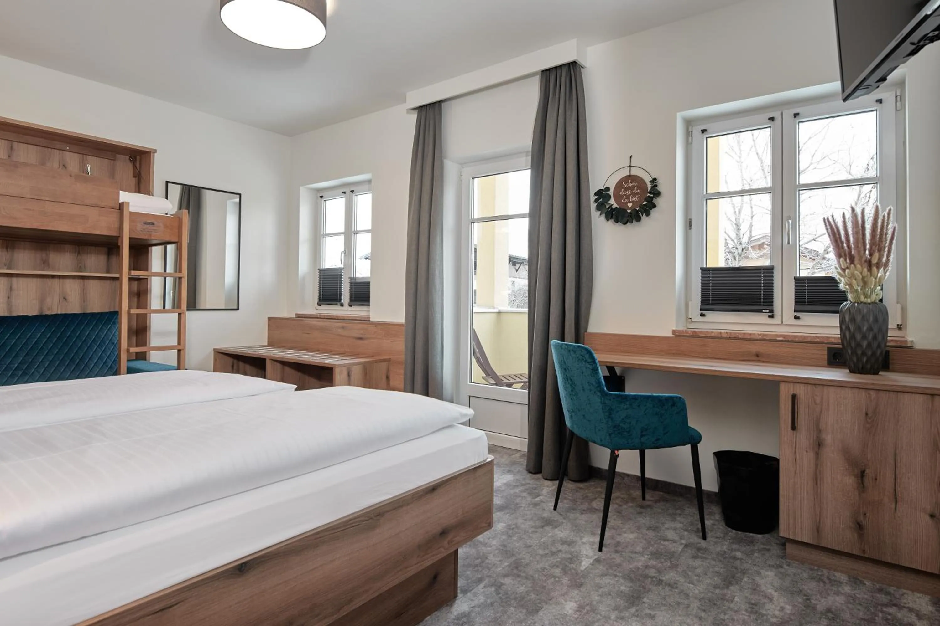 Bedroom, Bed in Lerchs Landhotel