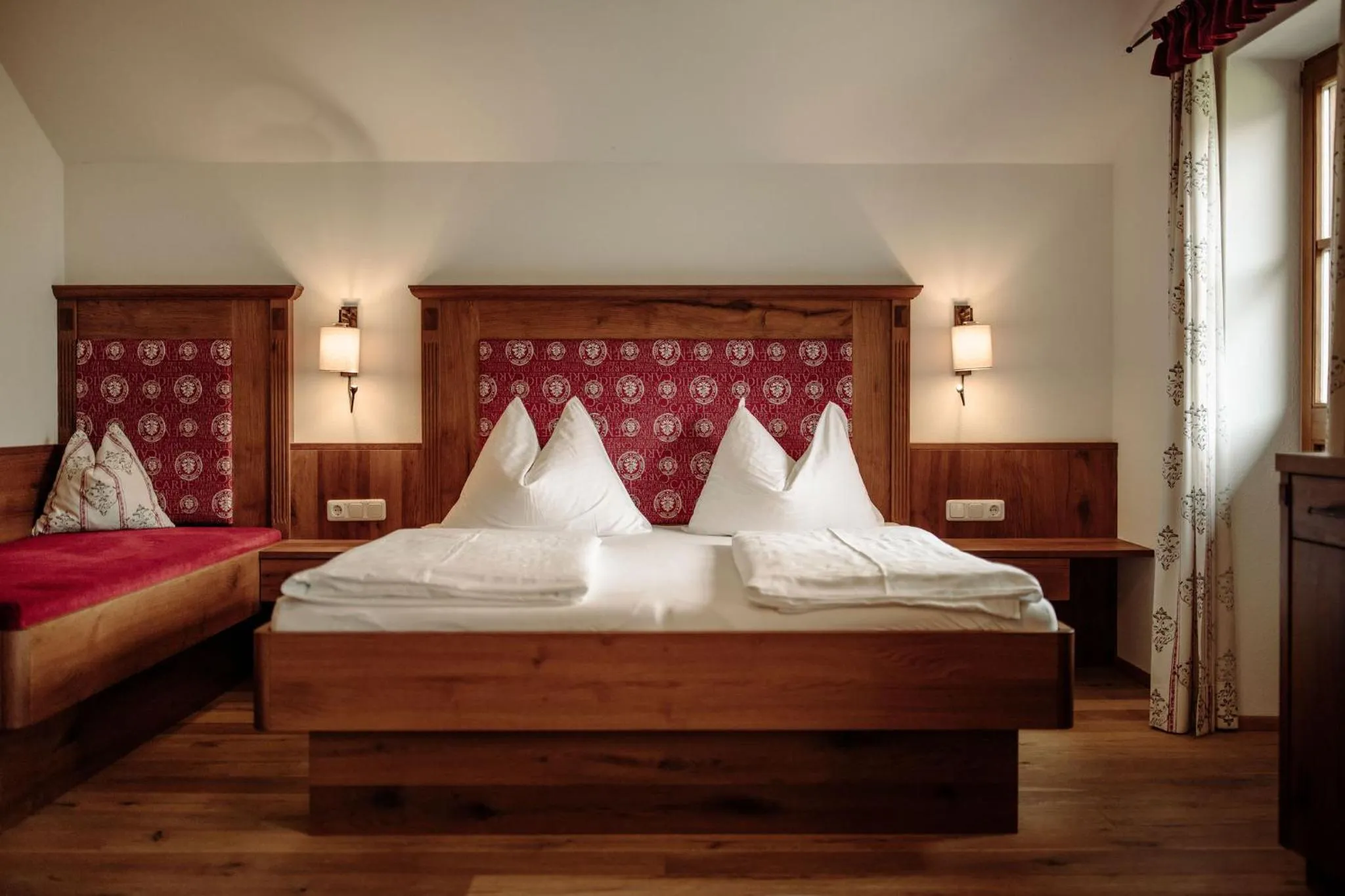 Bedroom, Bed in Lerchs Landhotel