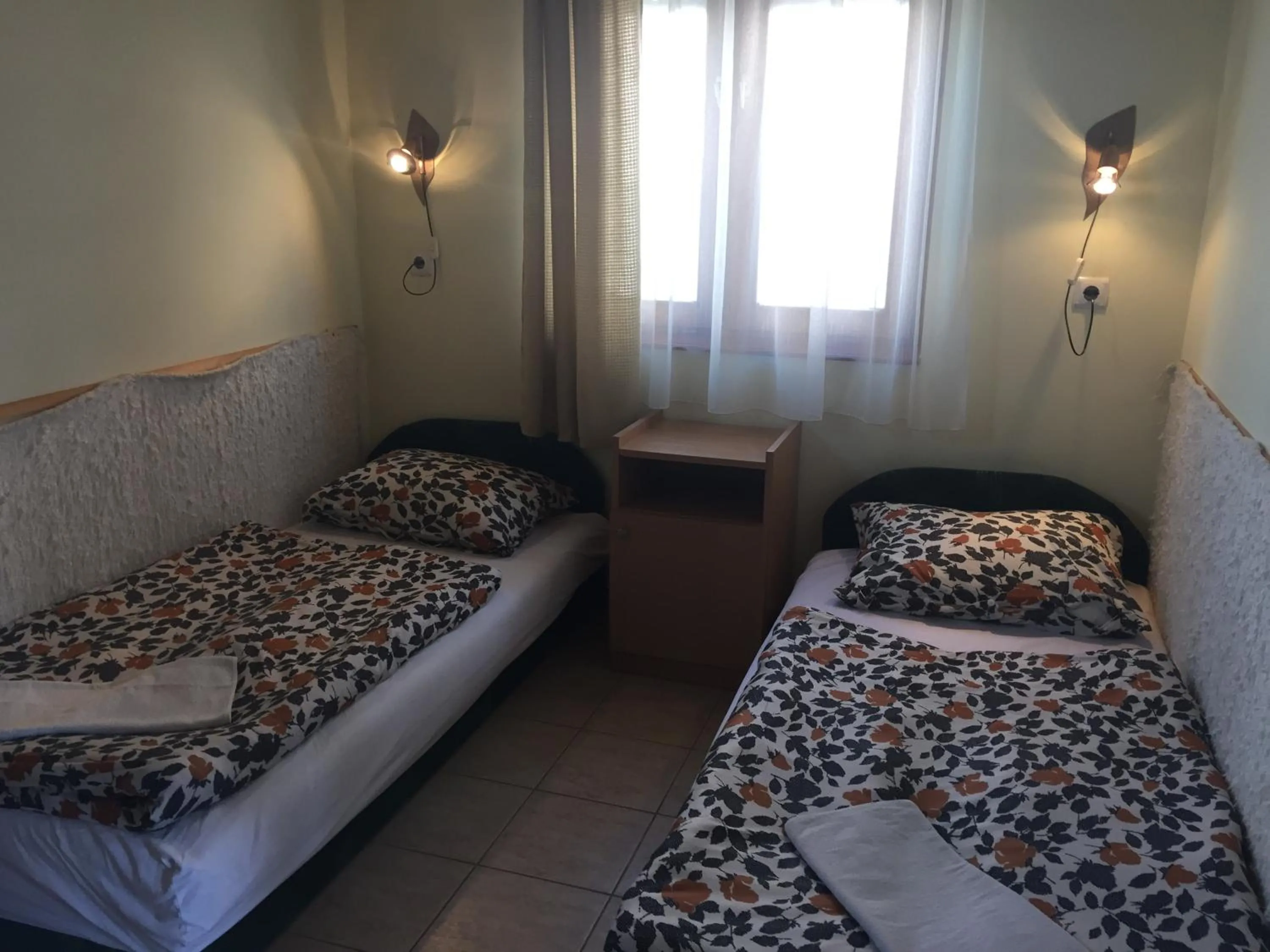 Photo of the whole room, Bed in Pinczés Ház