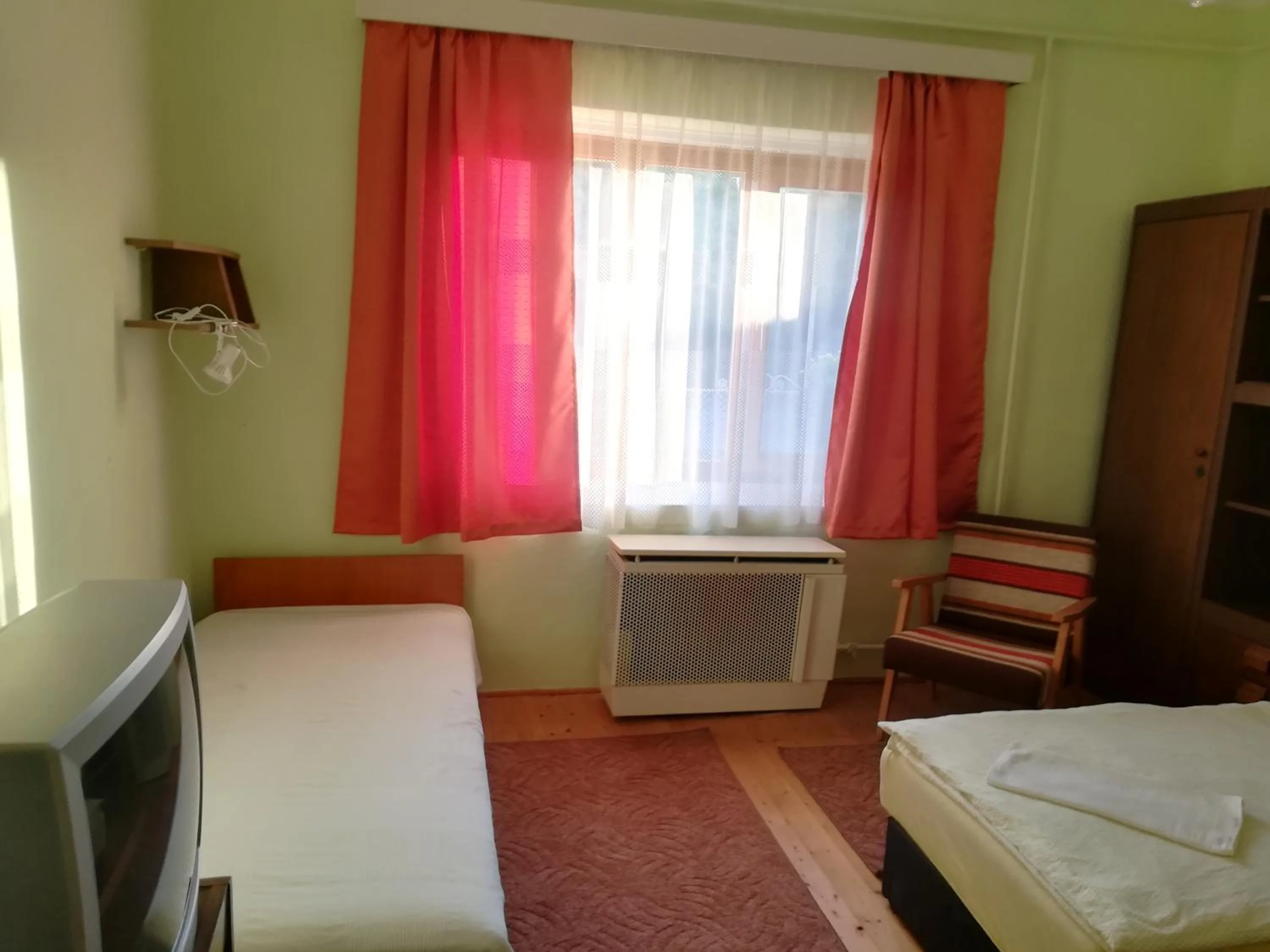 Photo of the whole room, Bed in Pinczés Ház