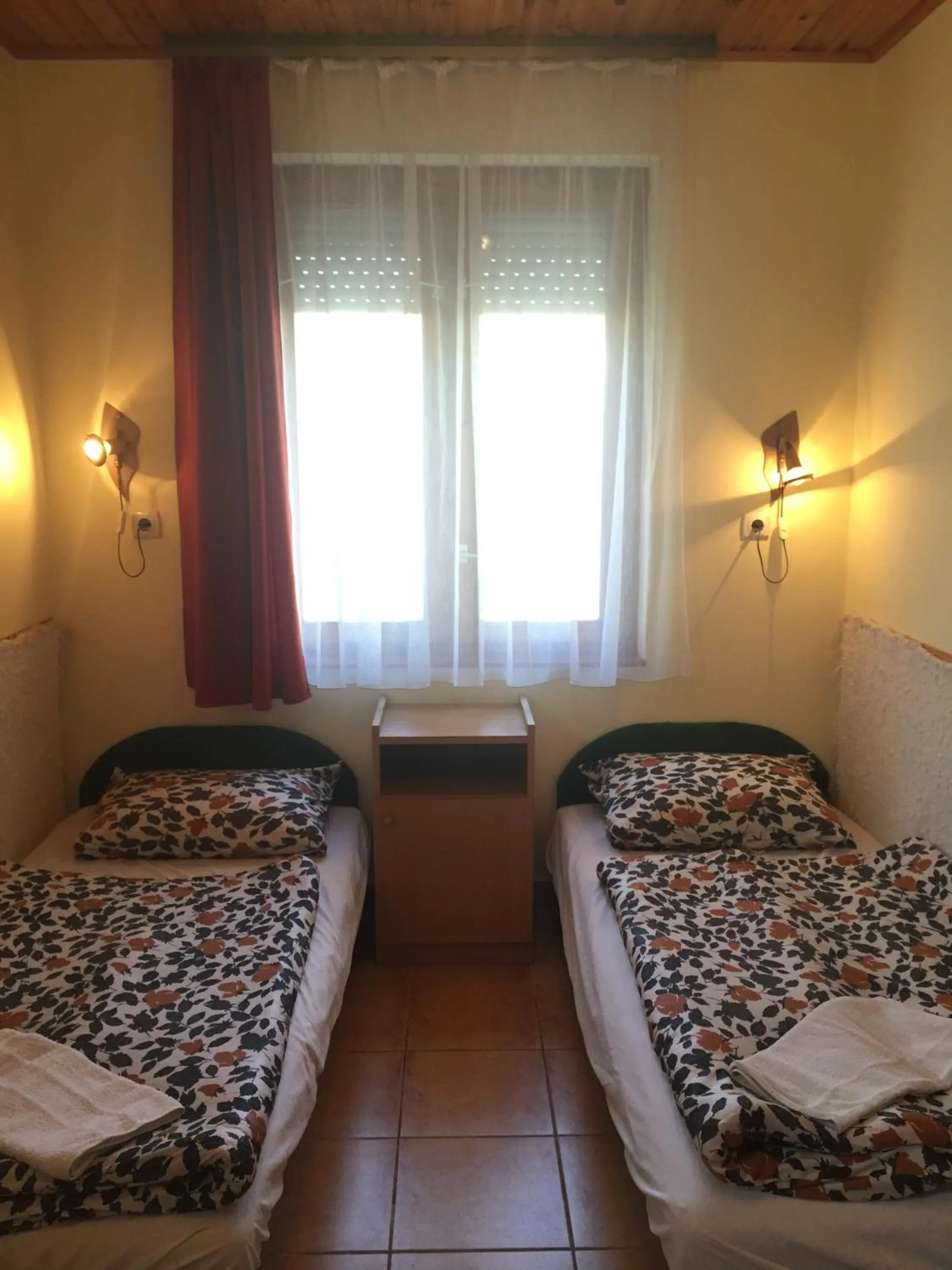 Photo of the whole room, Bed in Pinczés Ház