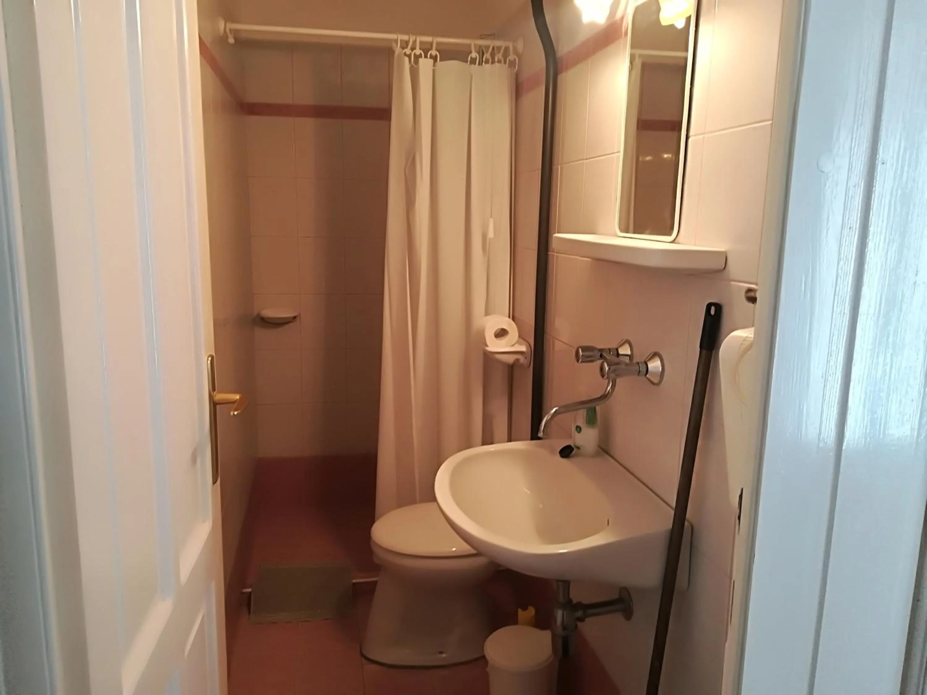 Bathroom in Pinczés Ház