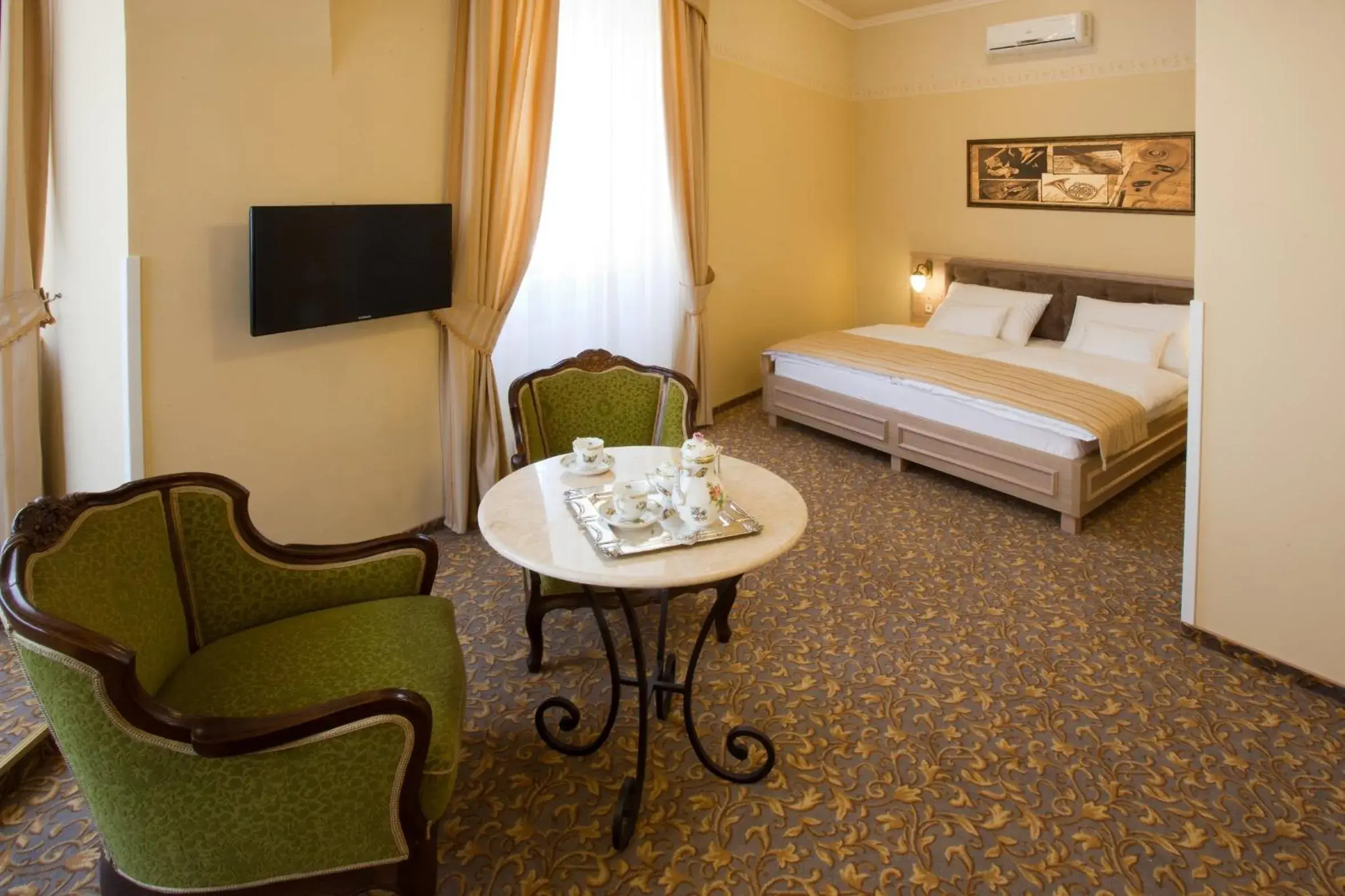 Photo of the whole room, Bed in Barokk Hotel Promenád Photo of the whole room, Bed in Barokk Hotel Promenád