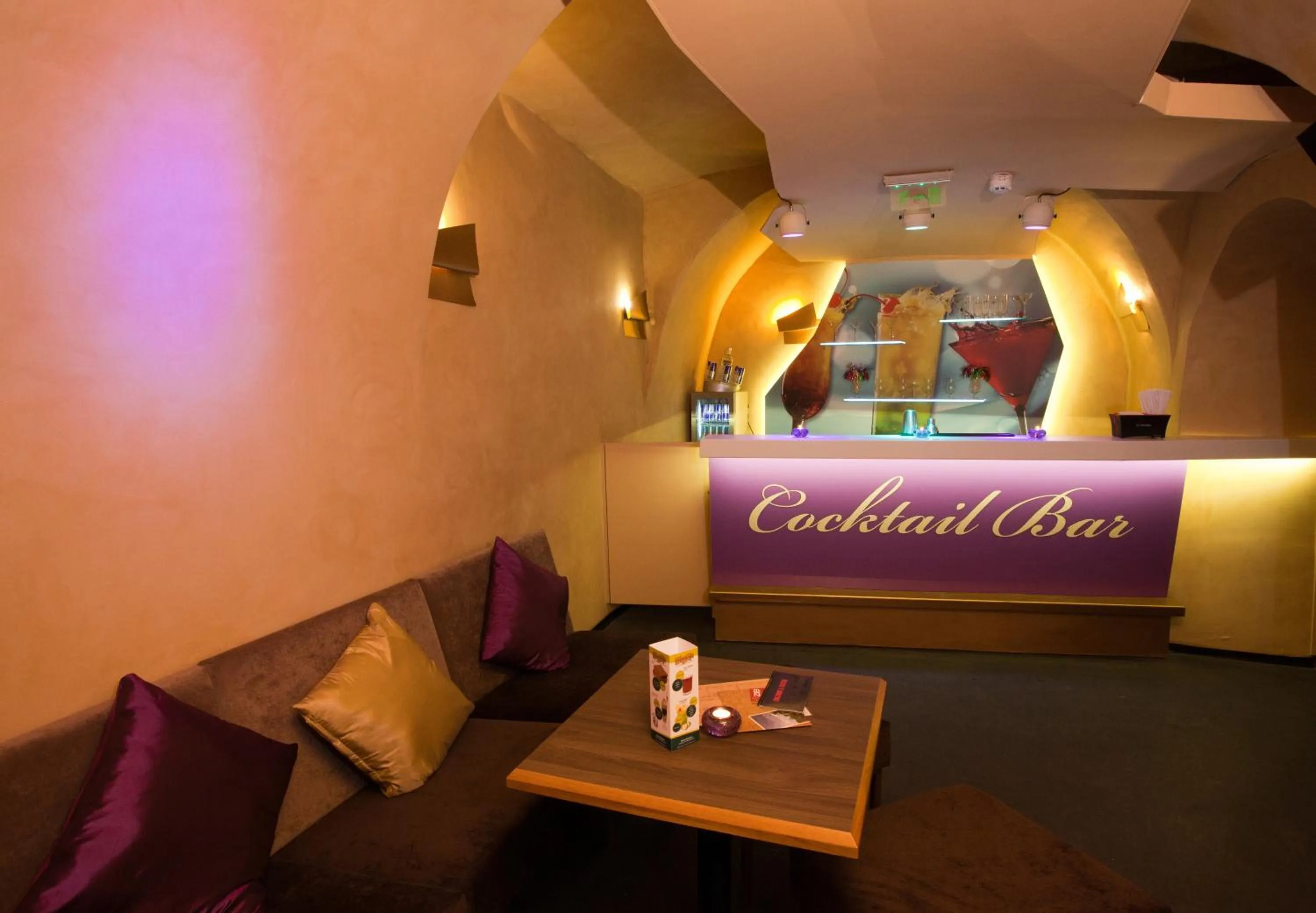 Lounge or bar in Barokk Hotel Promenád