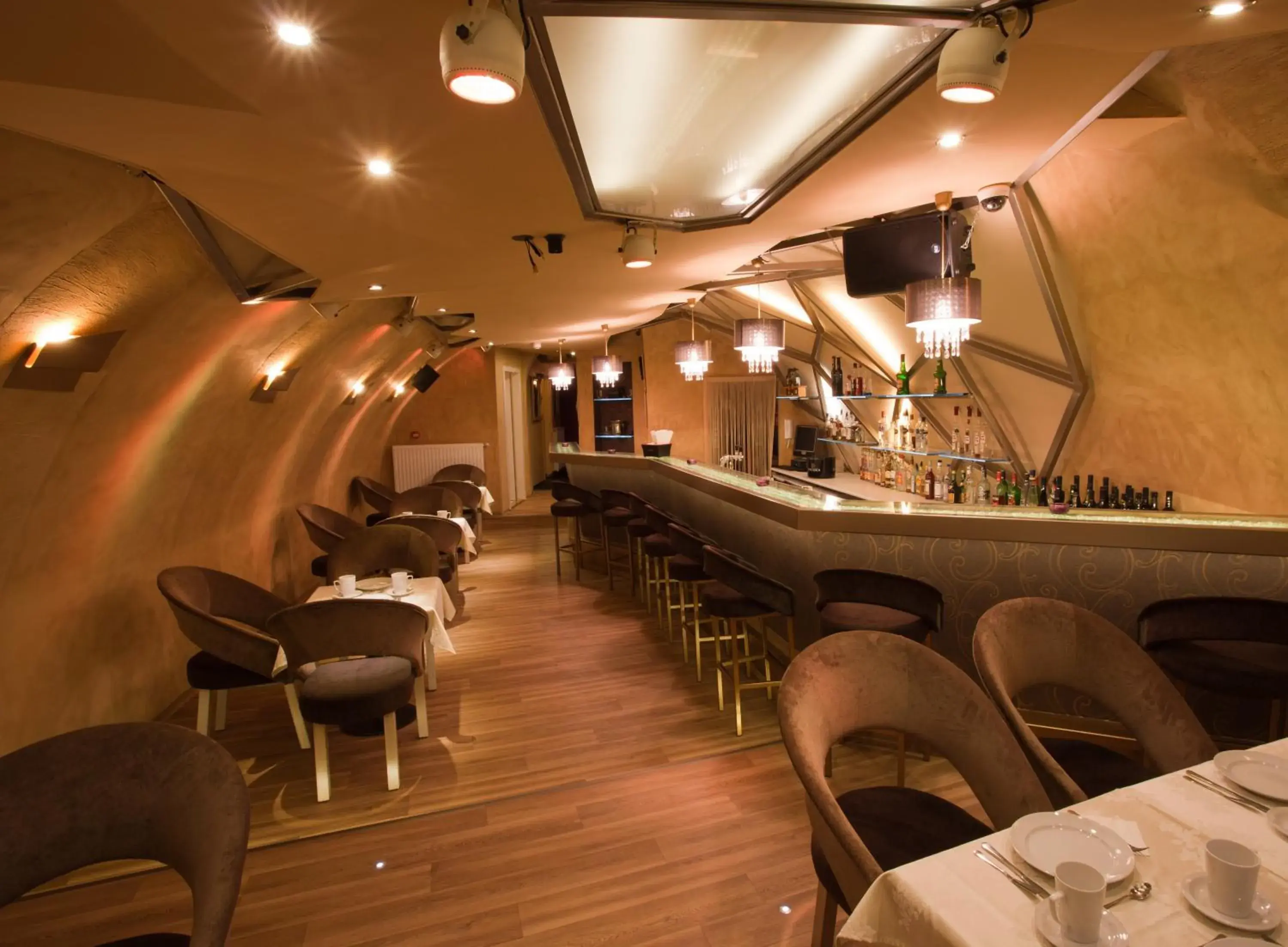 Lounge or bar in Barokk Hotel Promenád Lounge or bar in Barokk Hotel Promenád