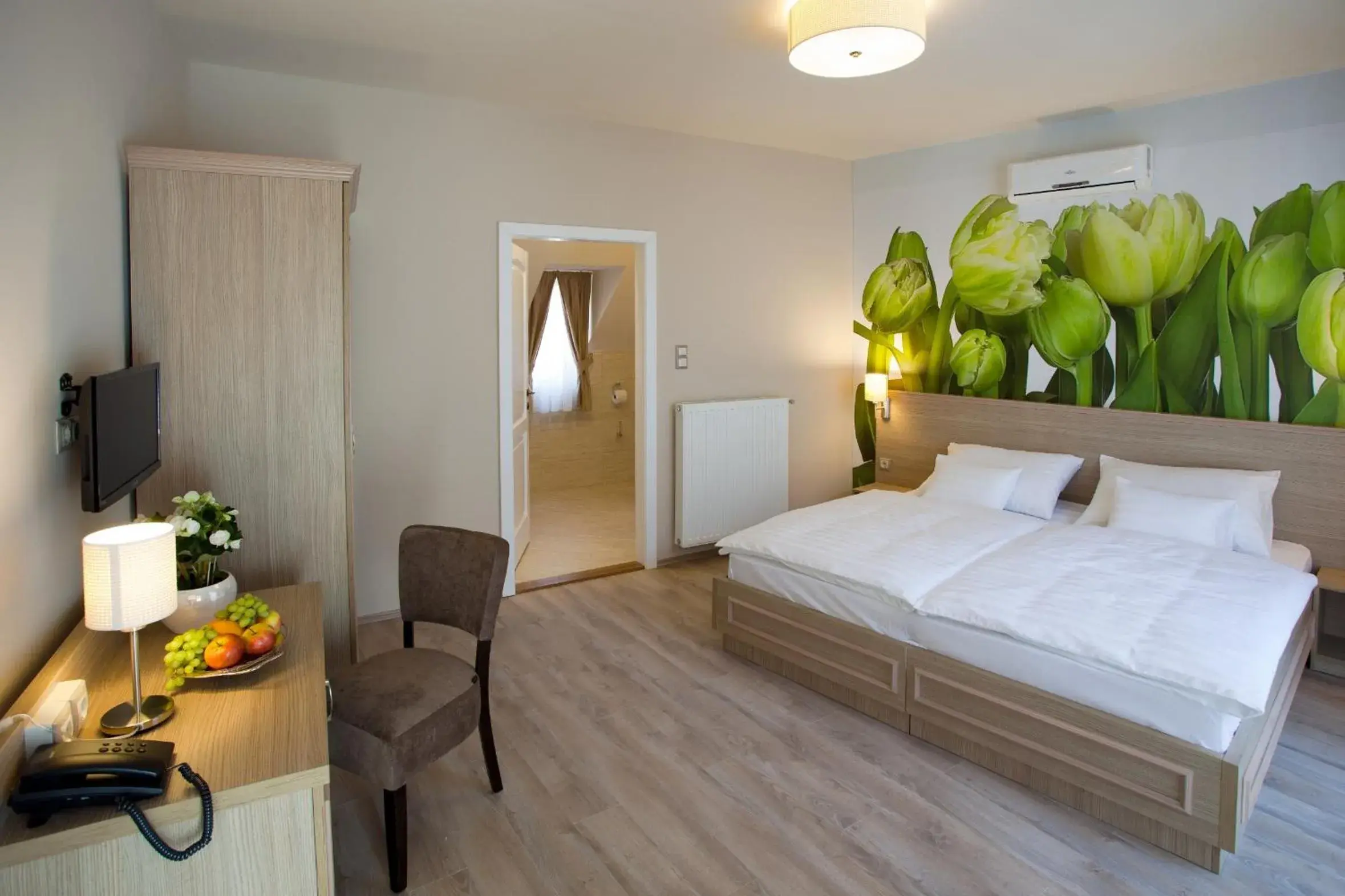 Decorative detail, Bed in Barokk Hotel Promenád Decorative detail, Bed in Barokk Hotel Promenád