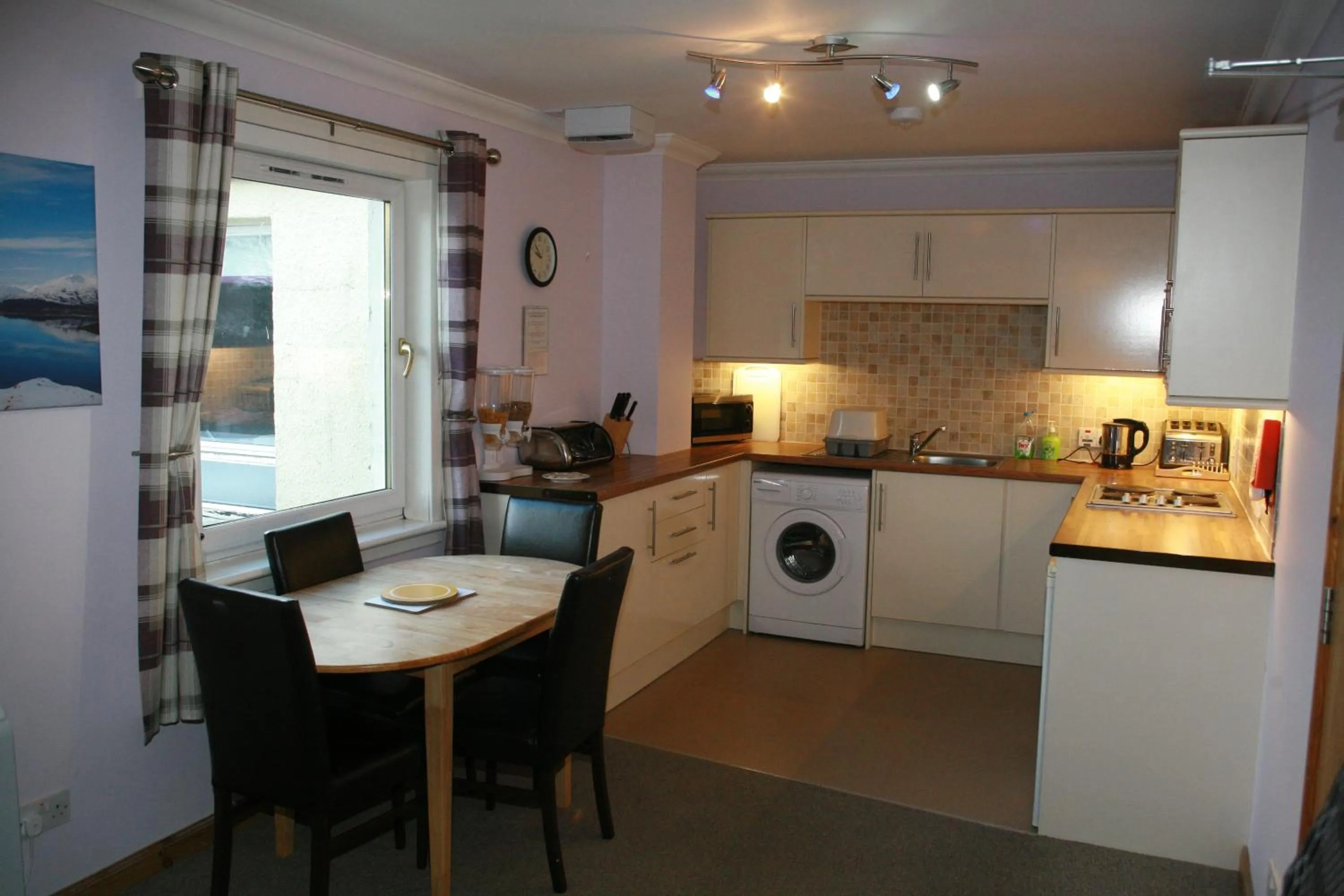 Coffee/tea facilities in Glenlochy Nevis Bridge Apartments