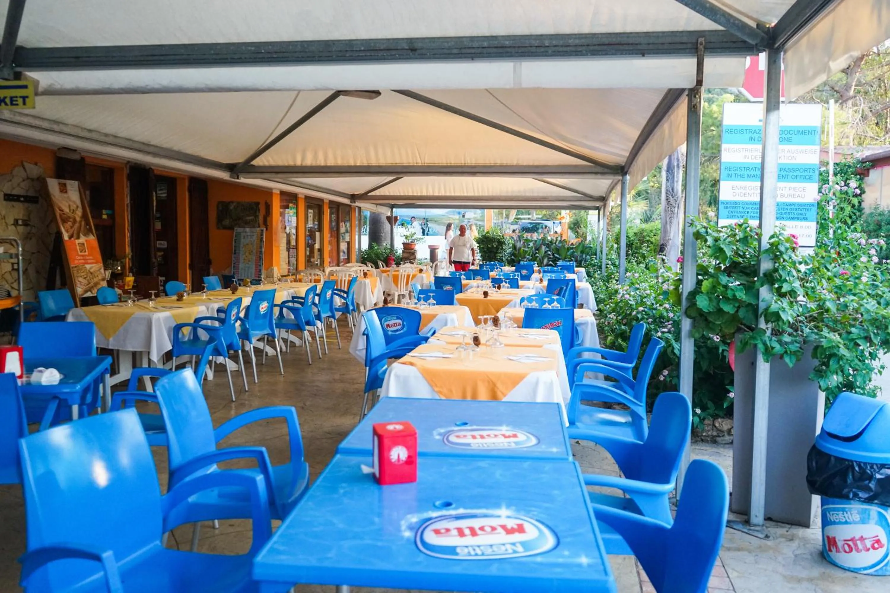 Lounge or bar in Villaggio Camping Torre Salinas