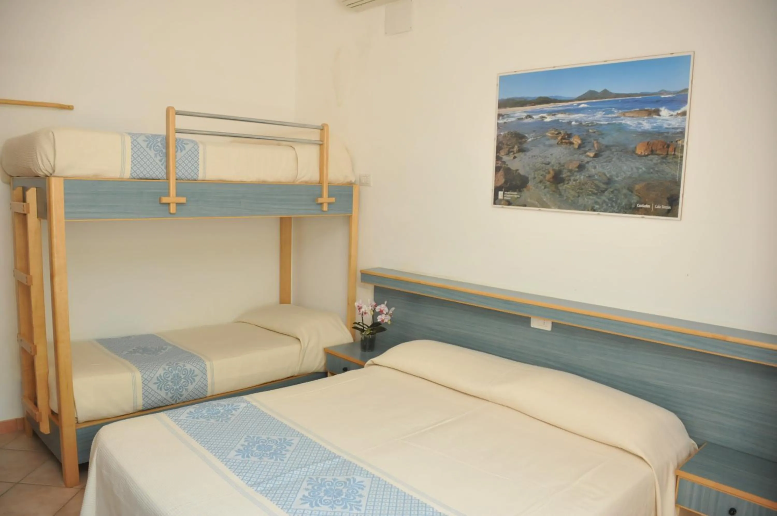 bunk bed, Bed in Villaggio Camping Torre Salinas
