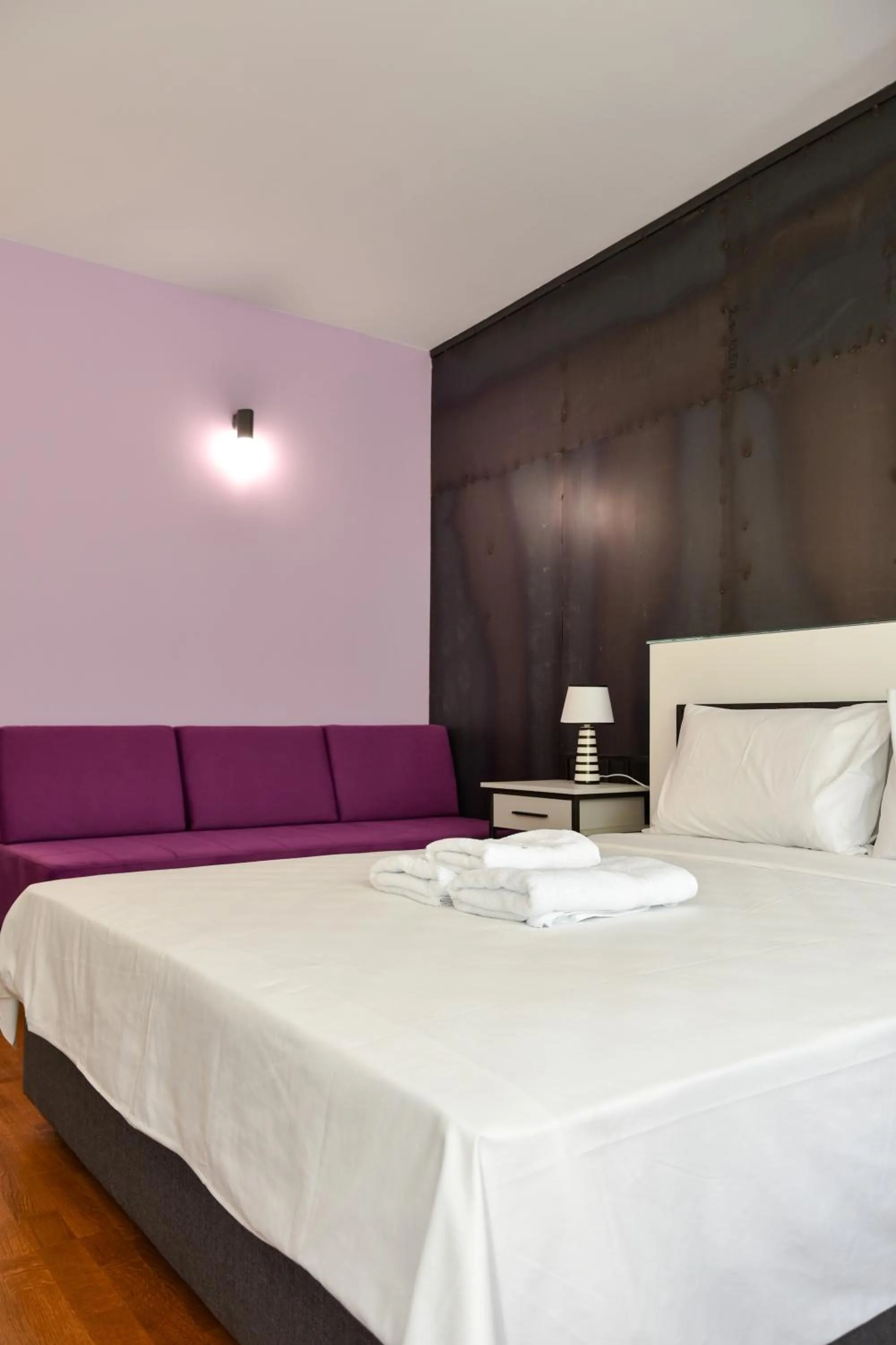 Photo of the whole room, Bed in Osten Art Hotel