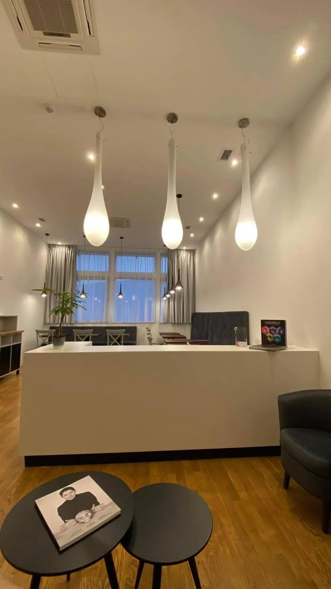 Staff in Osten Art Hotel