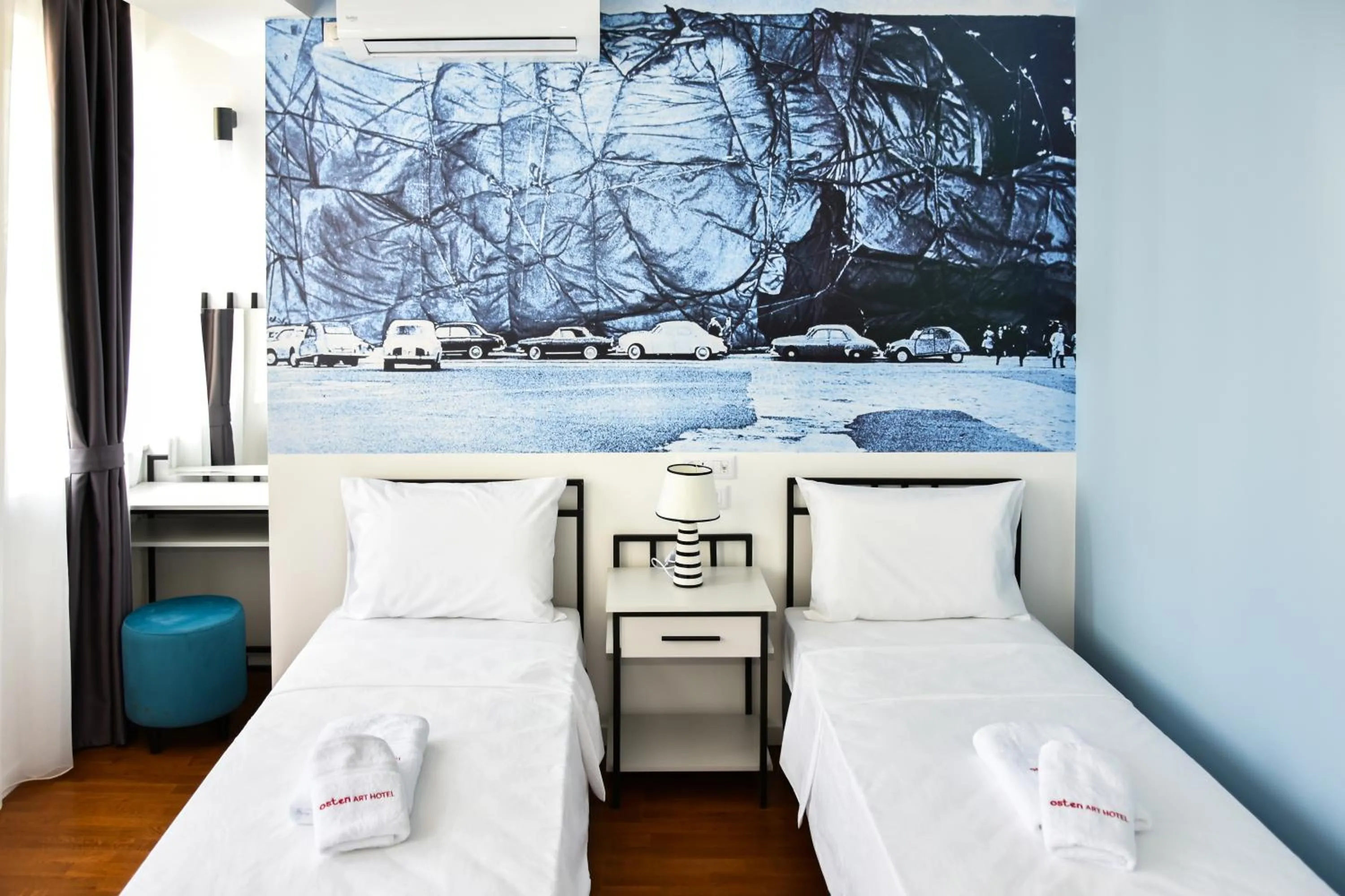 Photo of the whole room, Bed in Osten Art Hotel