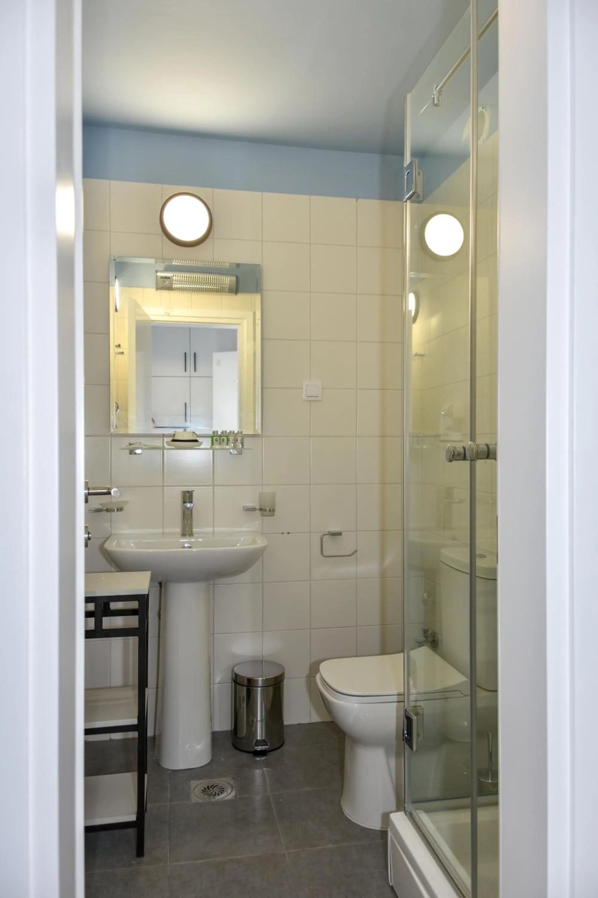 Shower in Osten Art Hotel