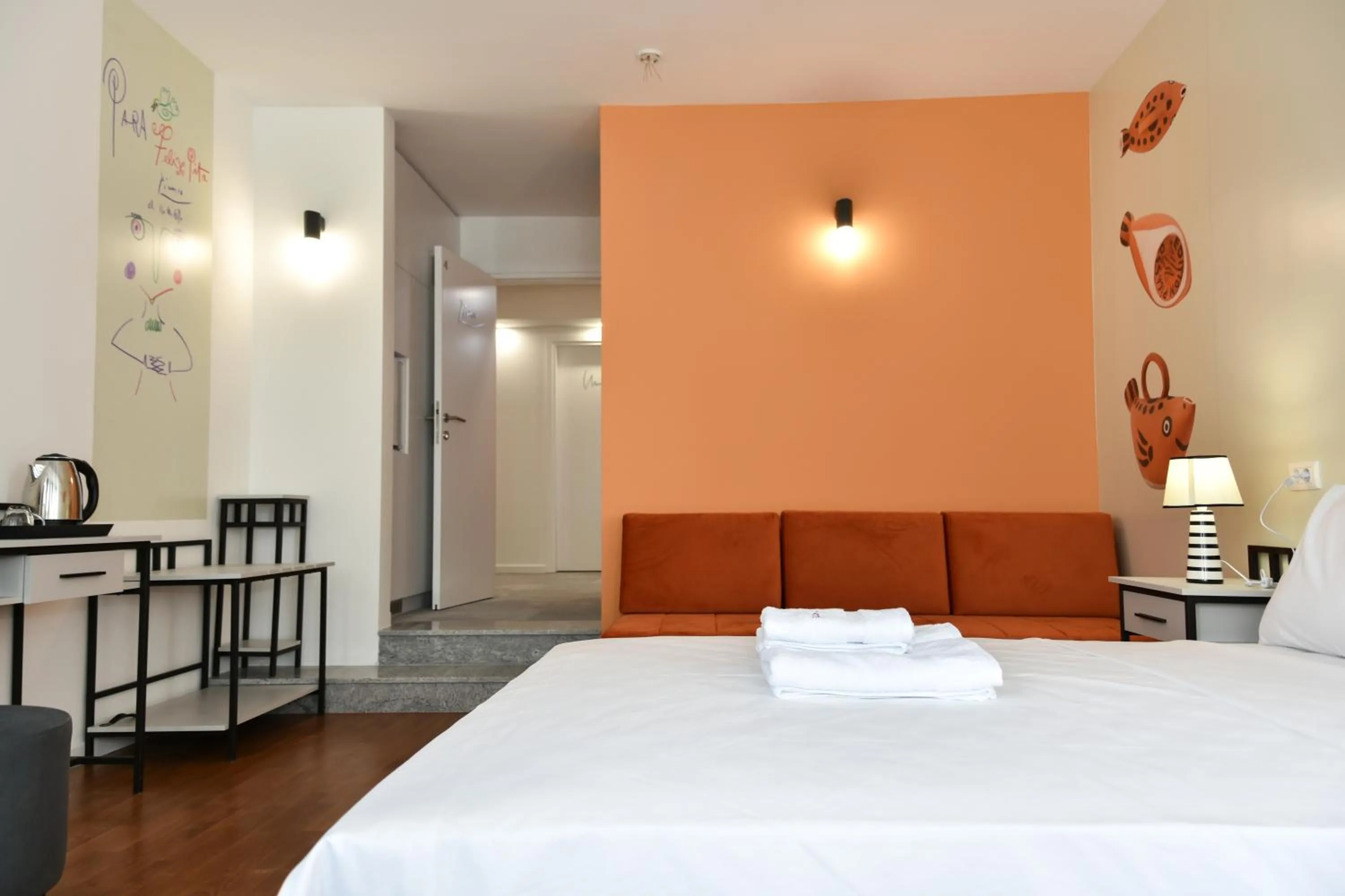 Photo of the whole room, Bed in Osten Art Hotel