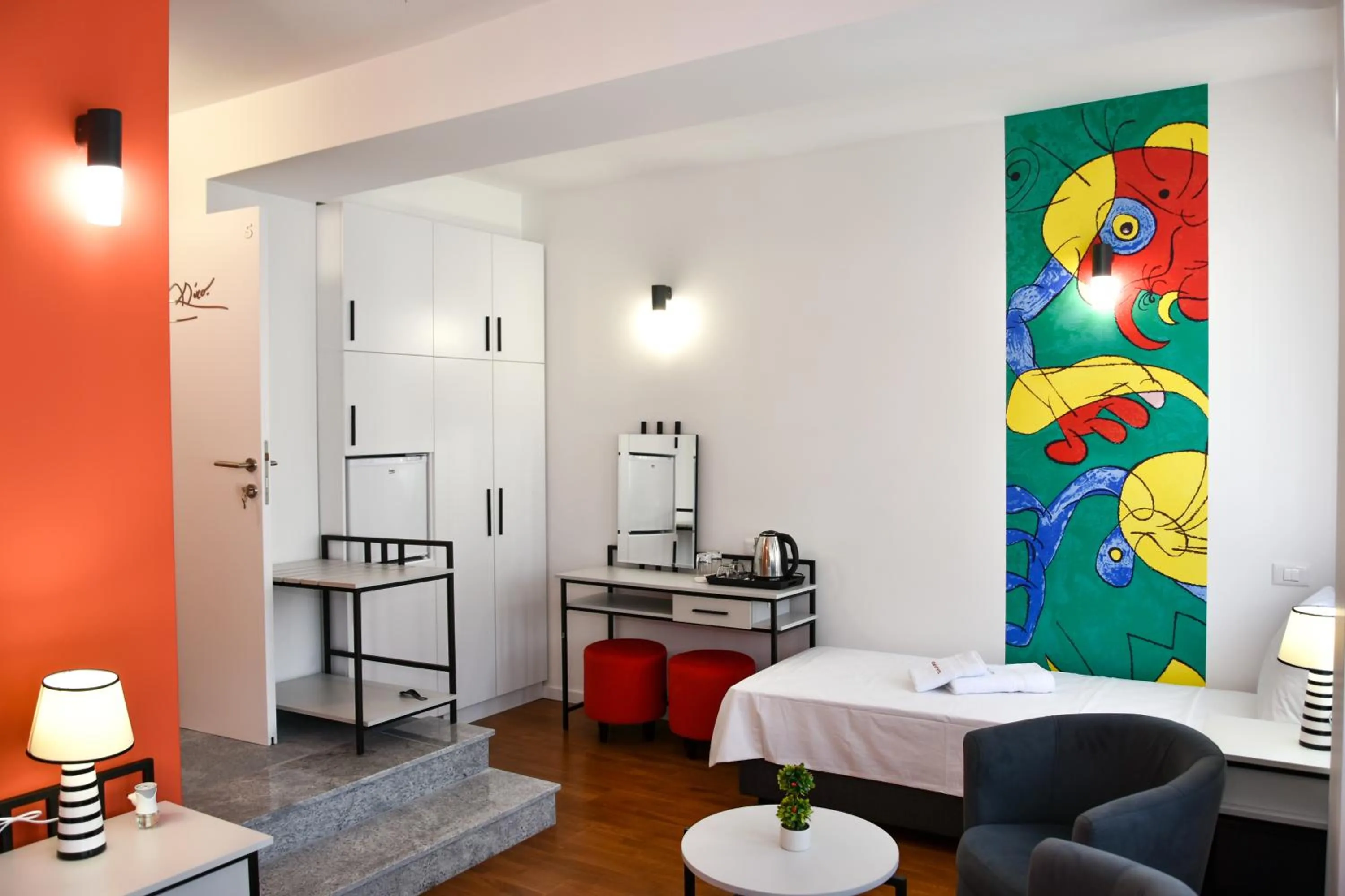 Photo of the whole room in Osten Art Hotel