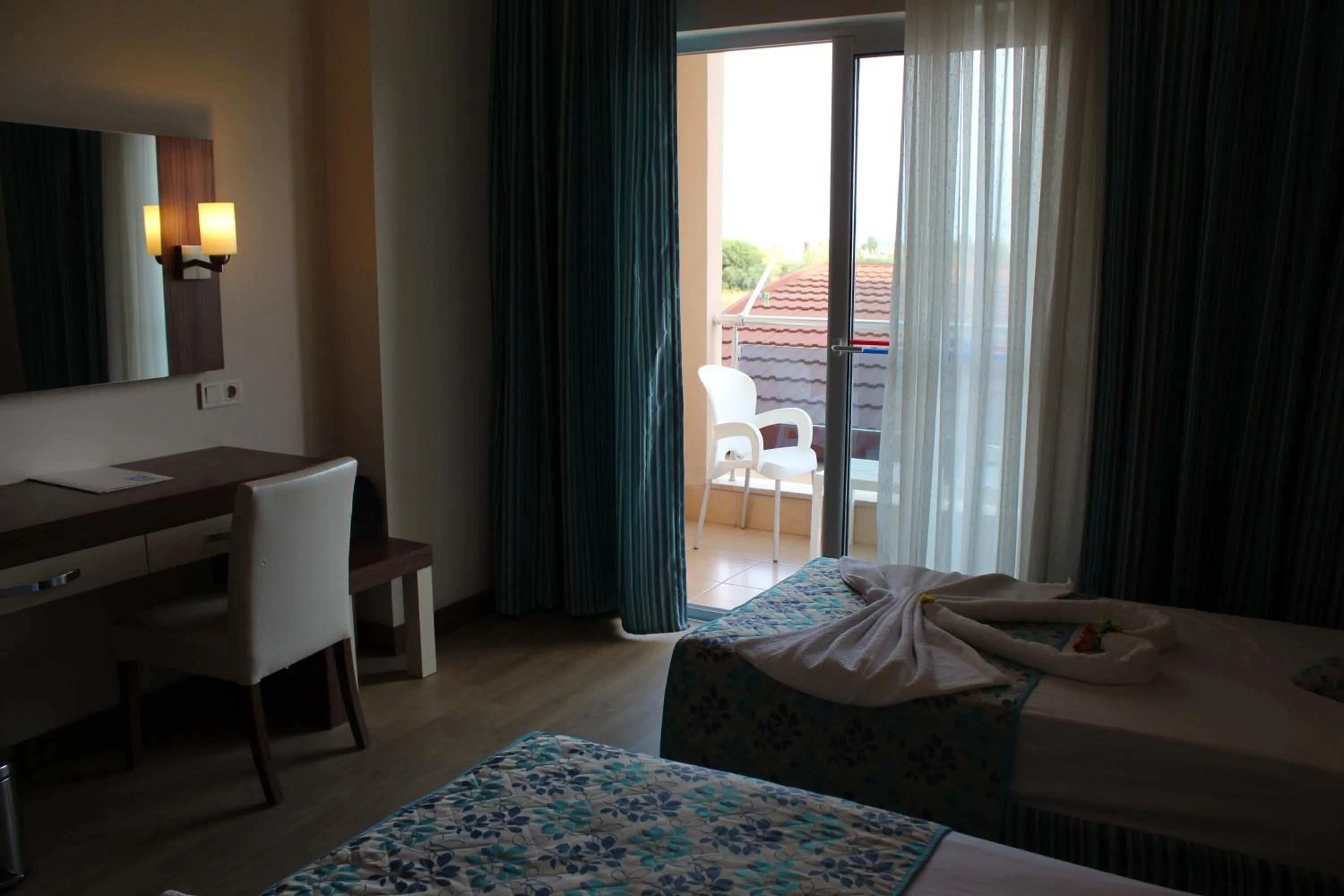 Bed in Side West Park Hotel