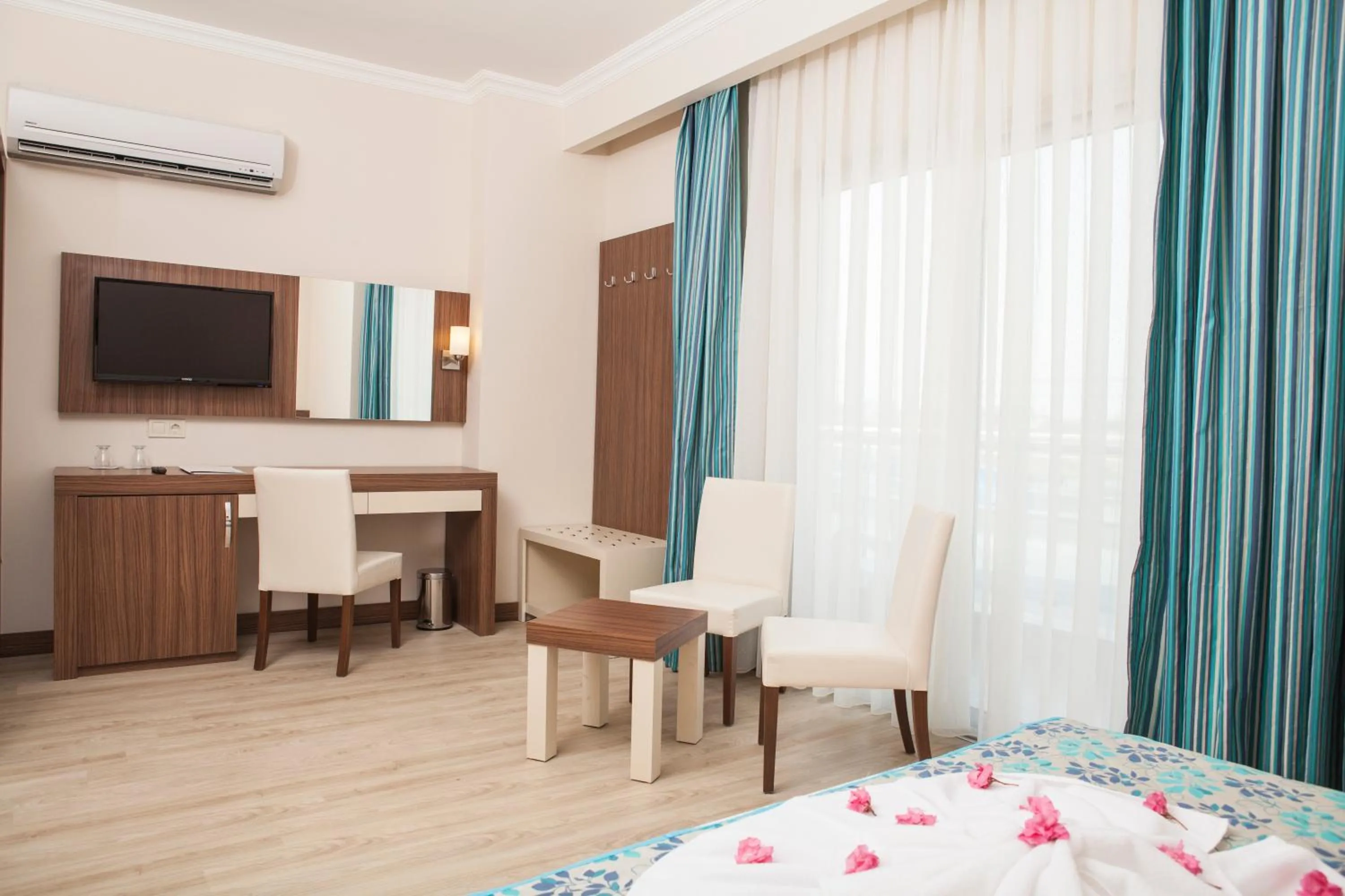 Seating area in Side West Park Hotel