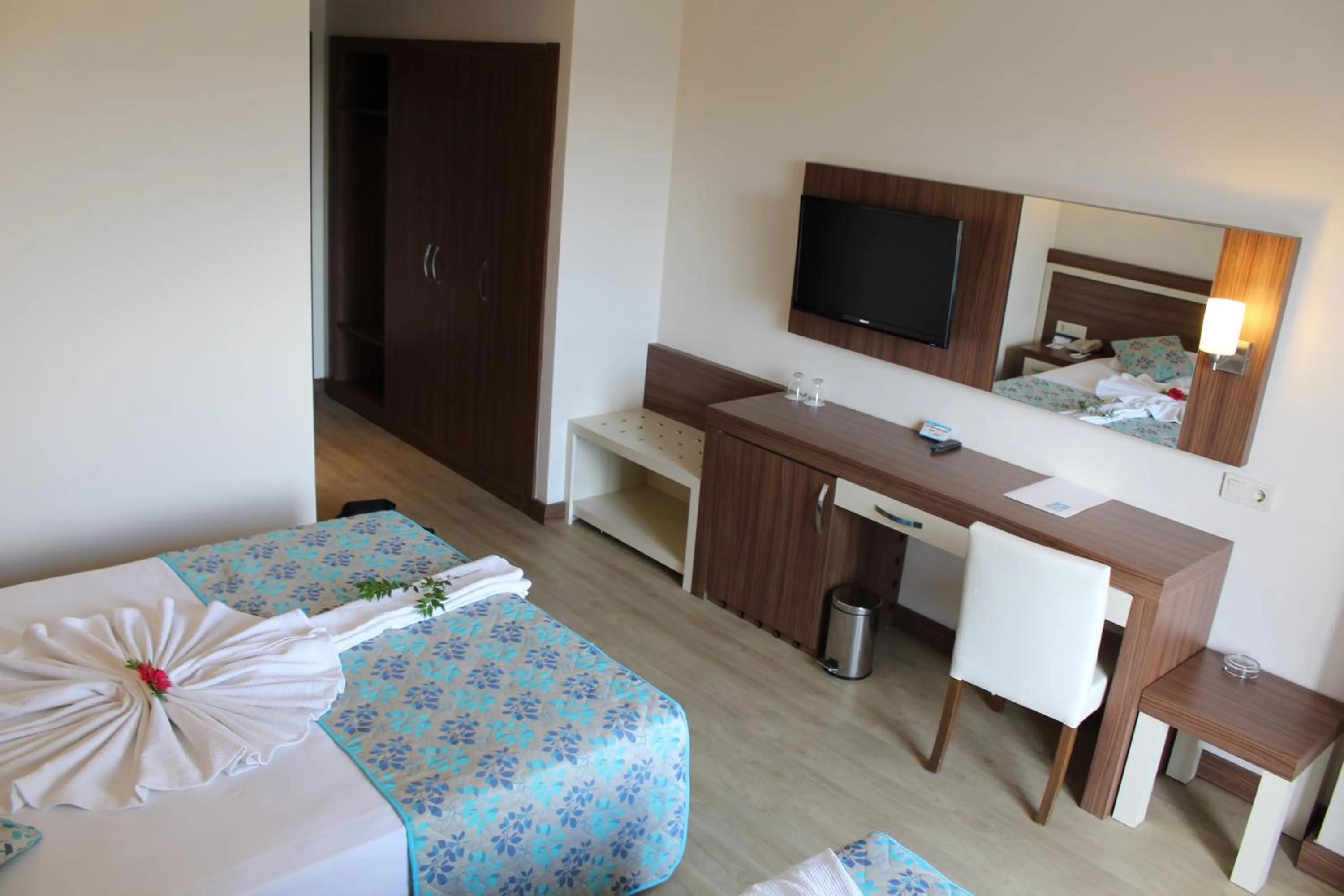 Side West Park Hotel