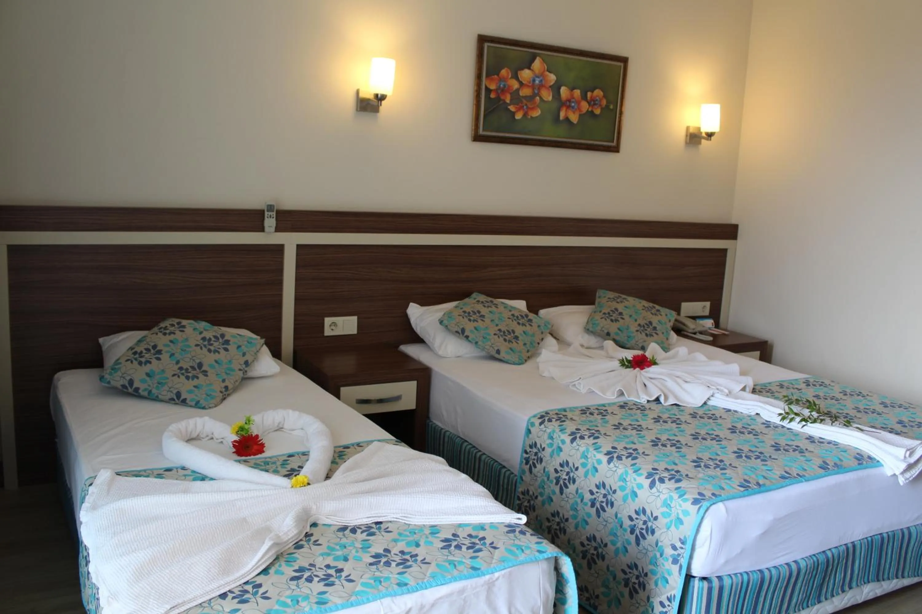 Bed in Side West Park Hotel