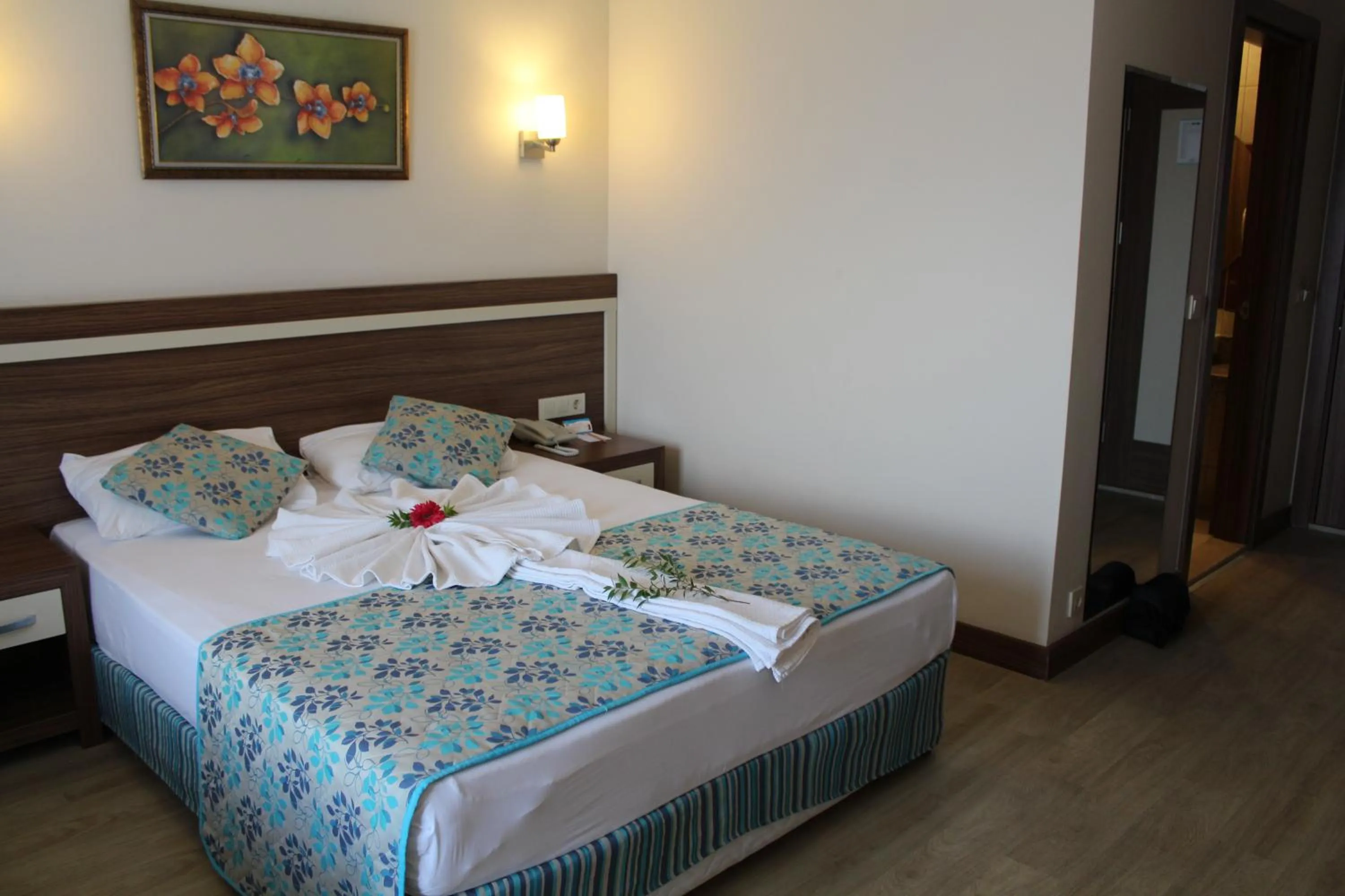 Bed in Side West Park Hotel