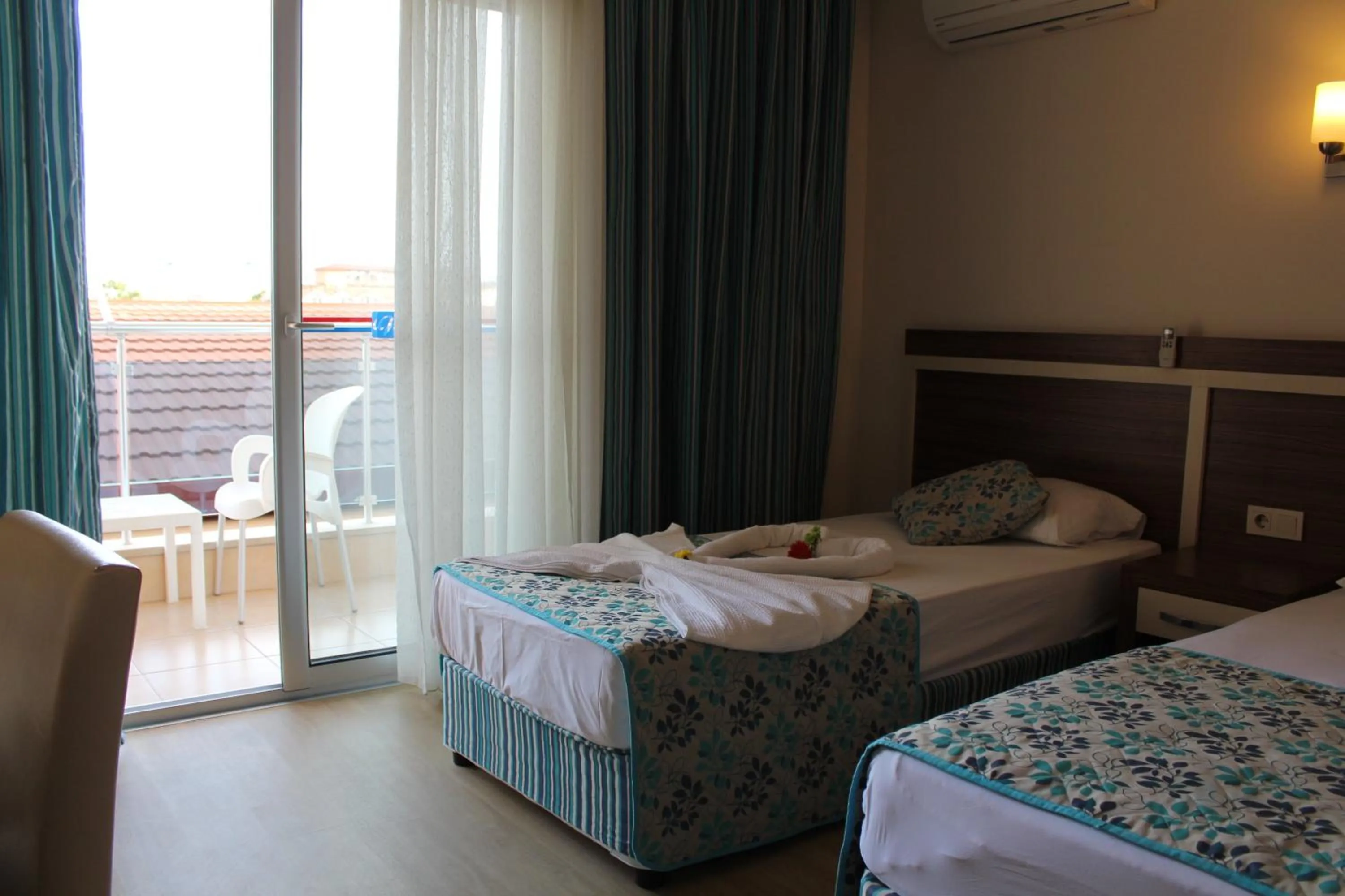 Bed in Side West Park Hotel