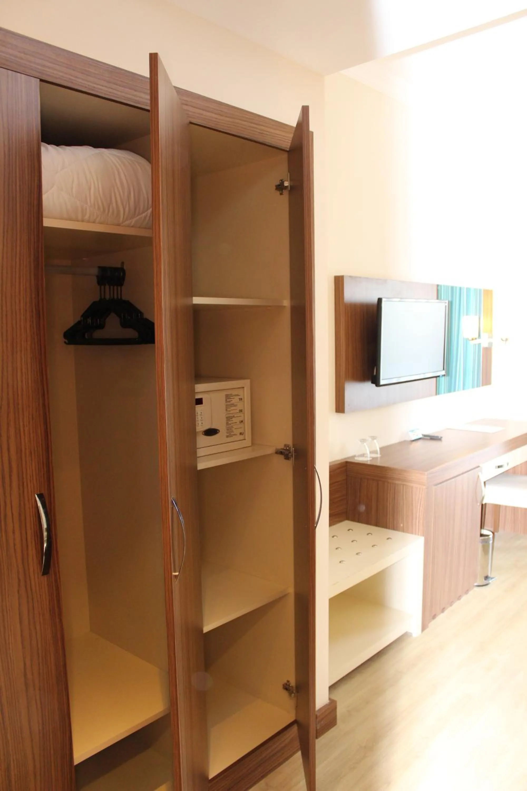 Side West Park Hotel