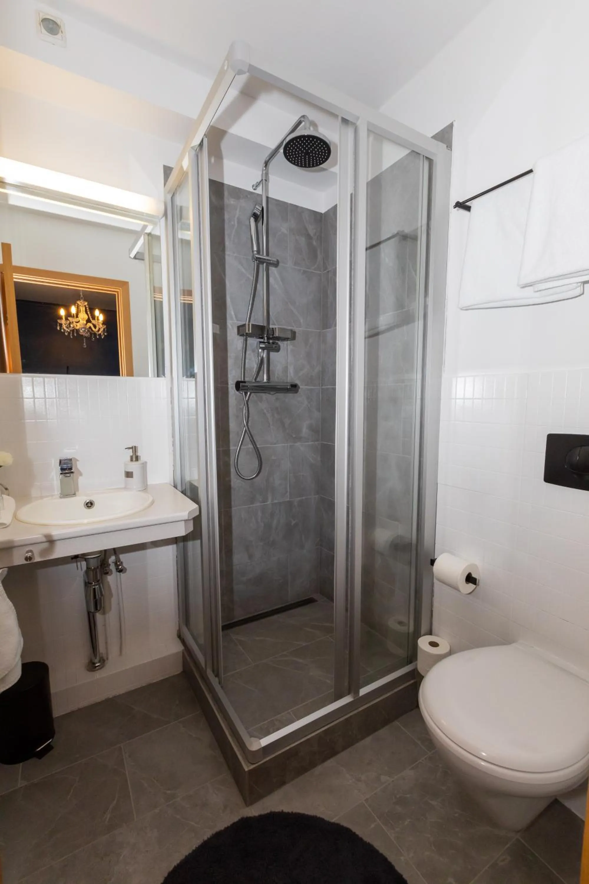 Shower in Hotel North