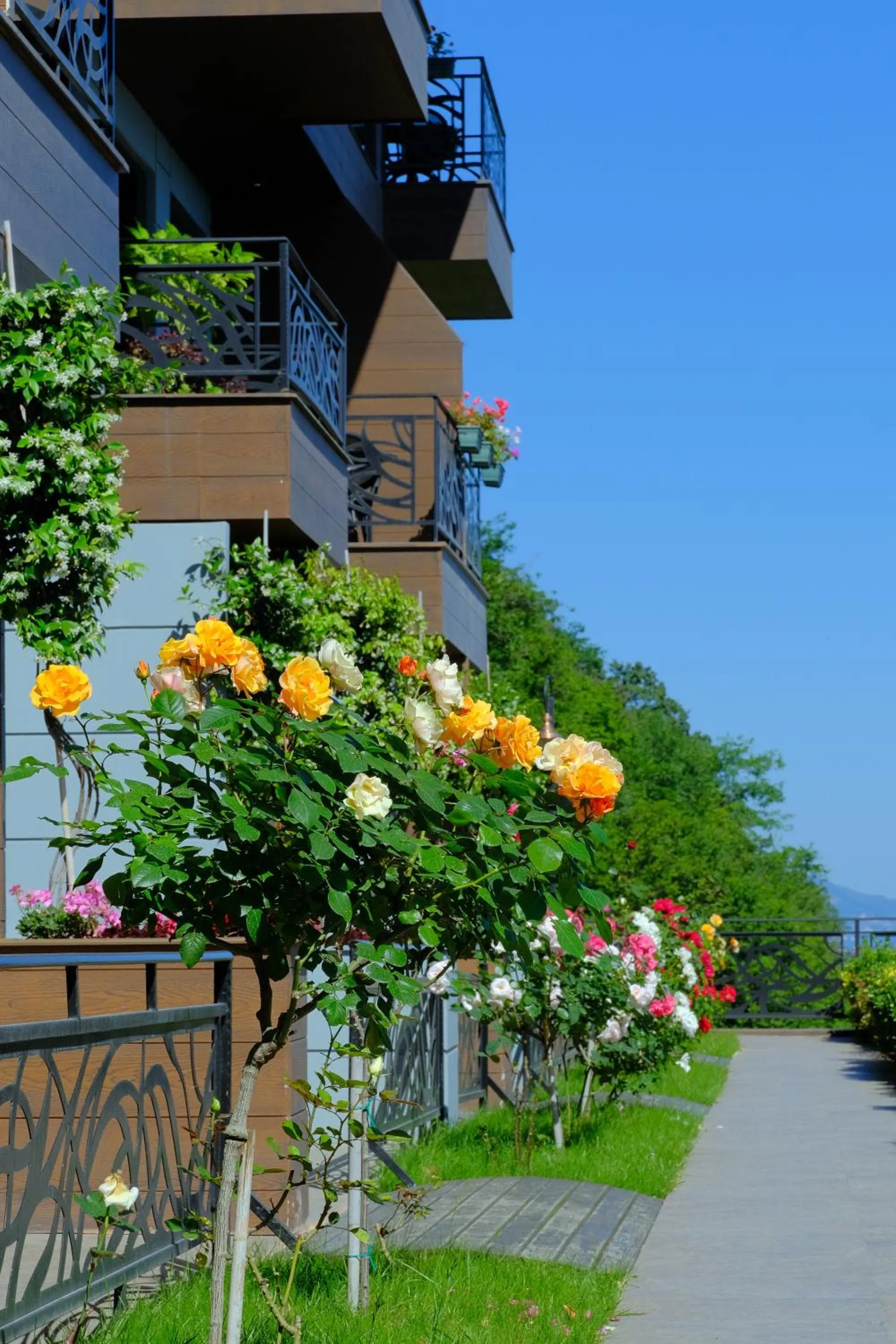 Property building in Peerless Villas Hotel