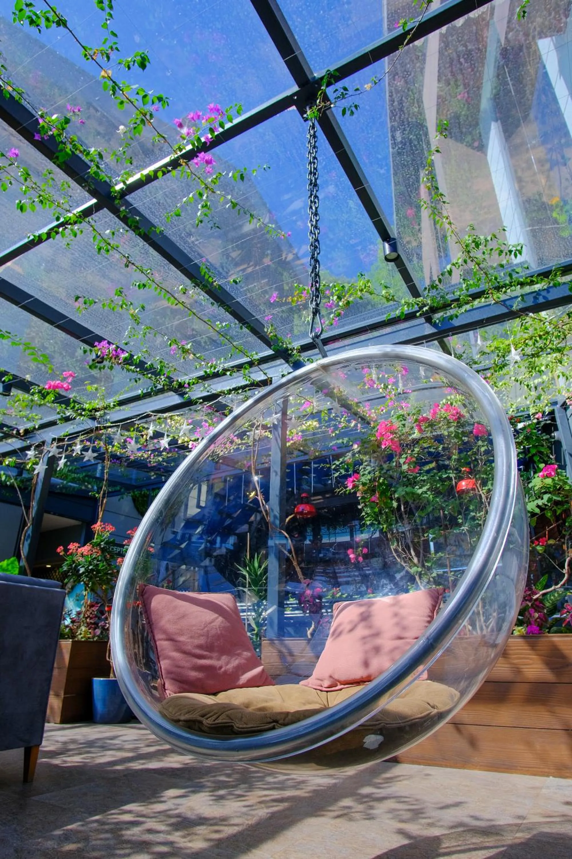 Restaurant/places to eat in Peerless Villas Hotel