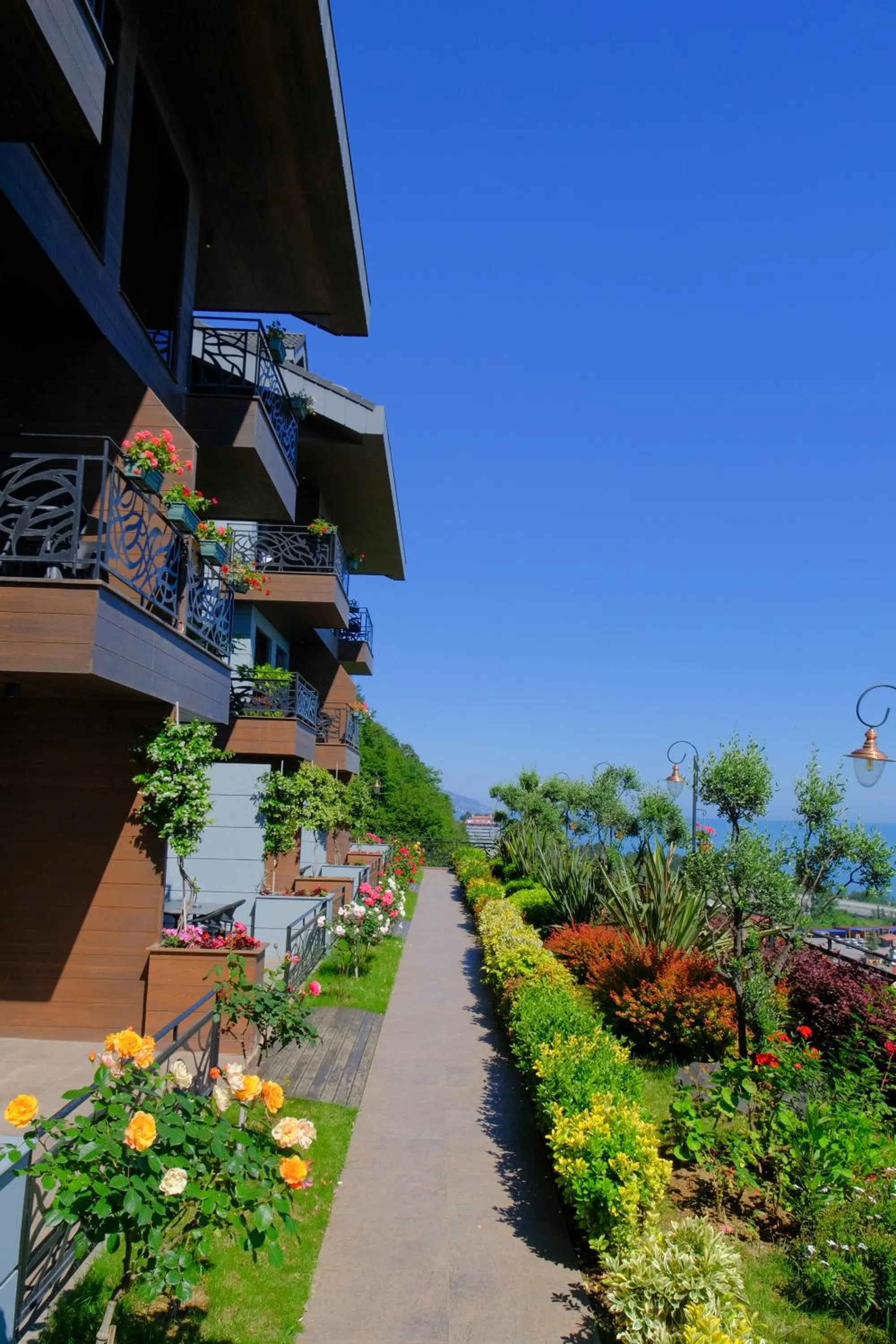 Property building in Peerless Villas Hotel