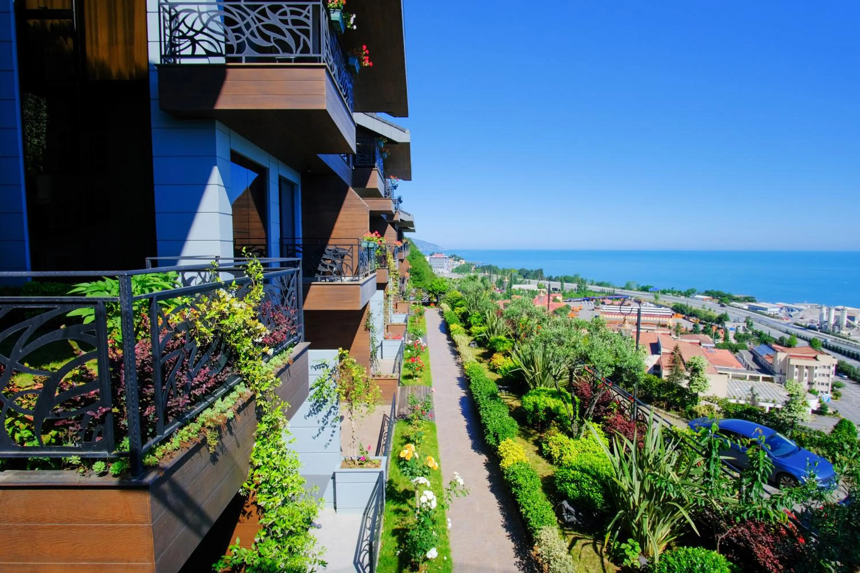 Property building in Peerless Villas Hotel