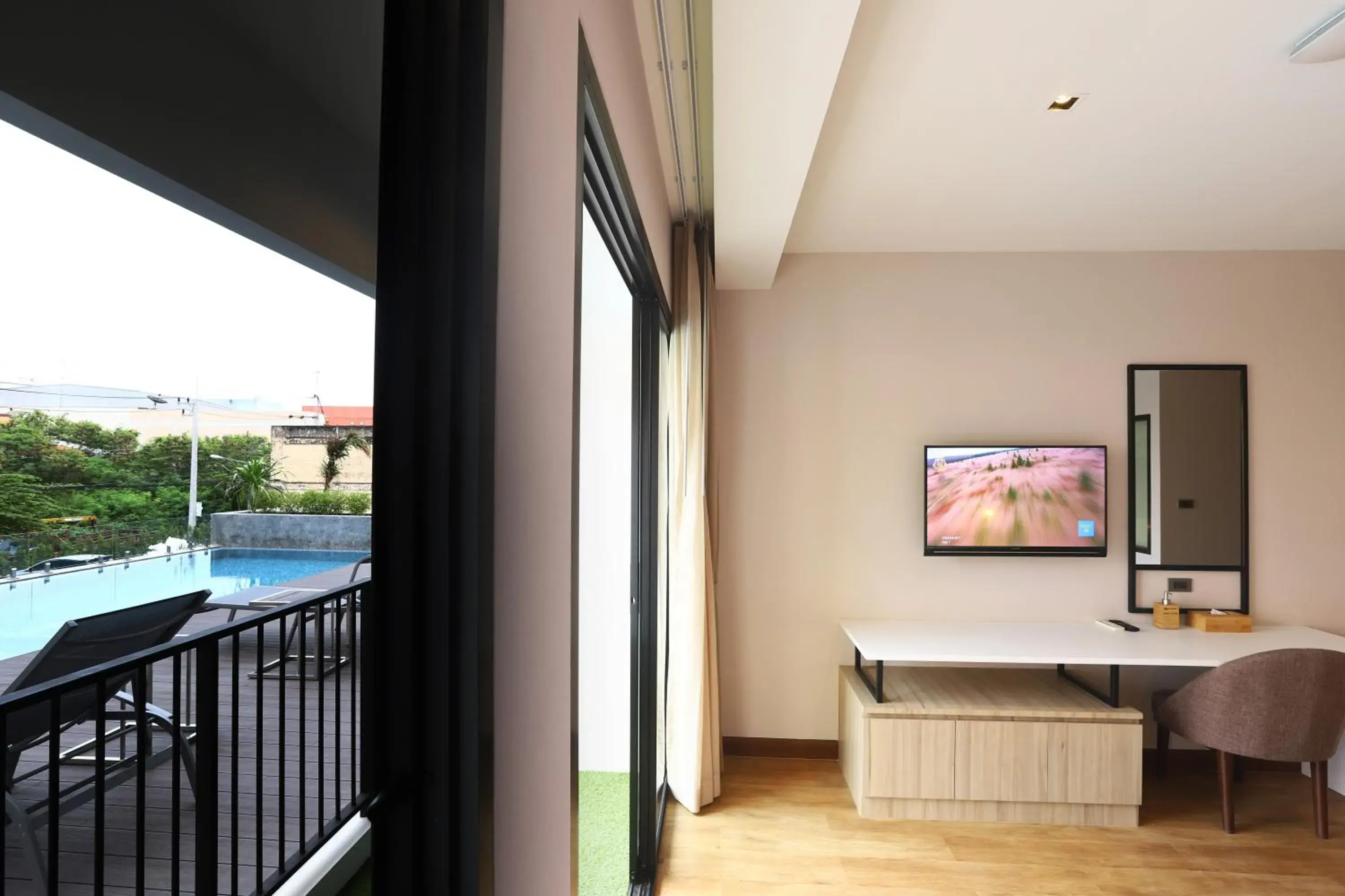 Pool view in W3 Hotel Pool view in W3 Hotel