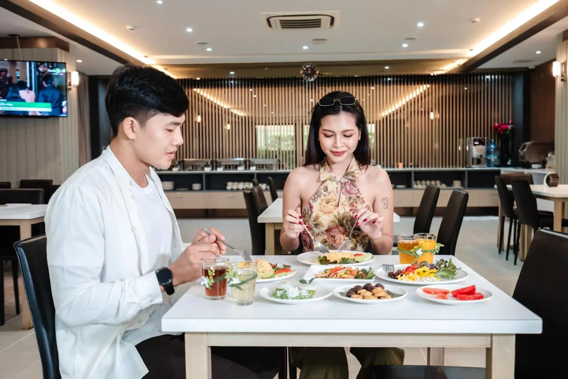 Restaurant/places to eat in W3 Hotel Restaurant/places to eat in W3 Hotel