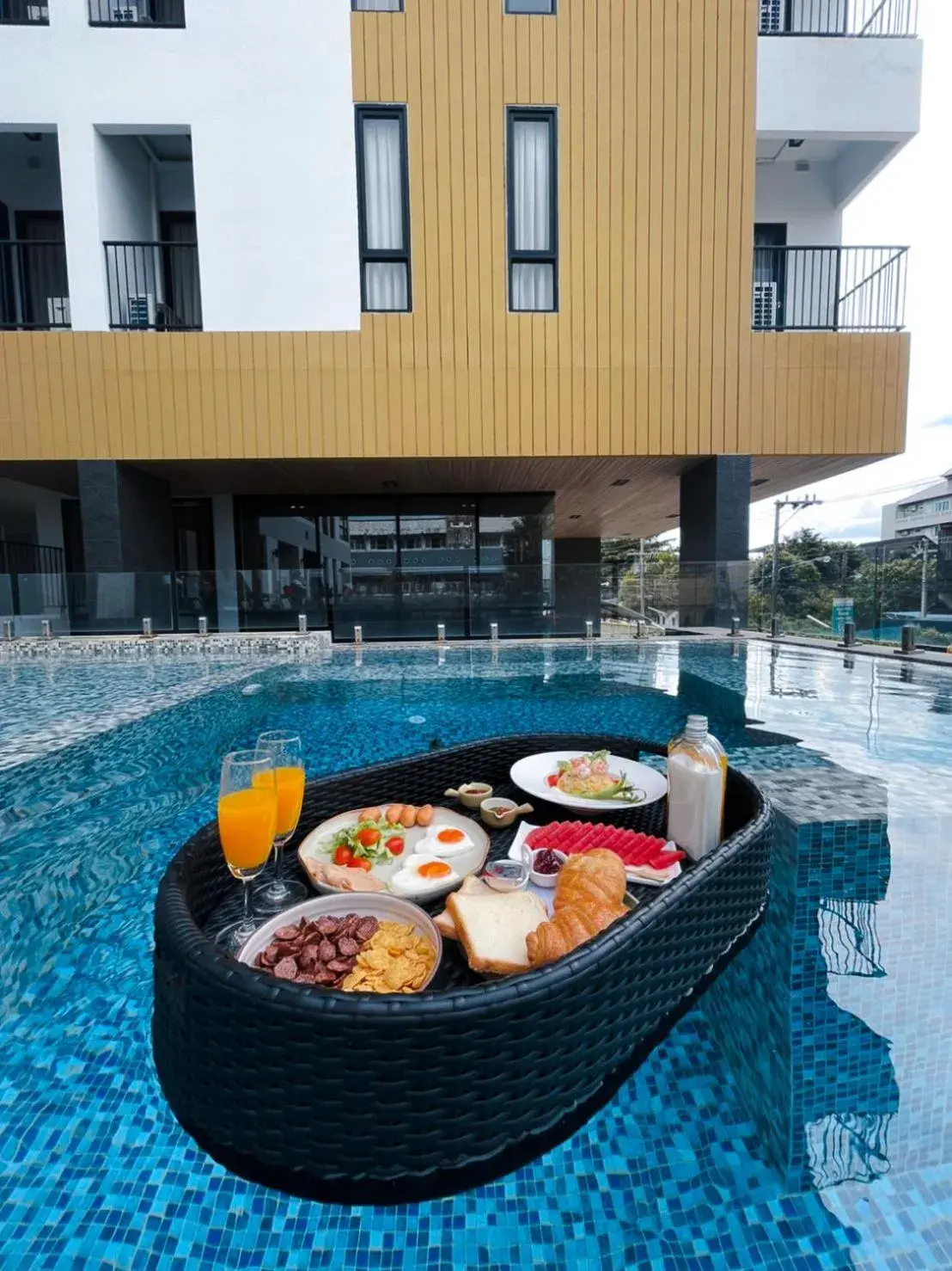 Food and drinks in W3 Hotel Food and drinks in W3 Hotel