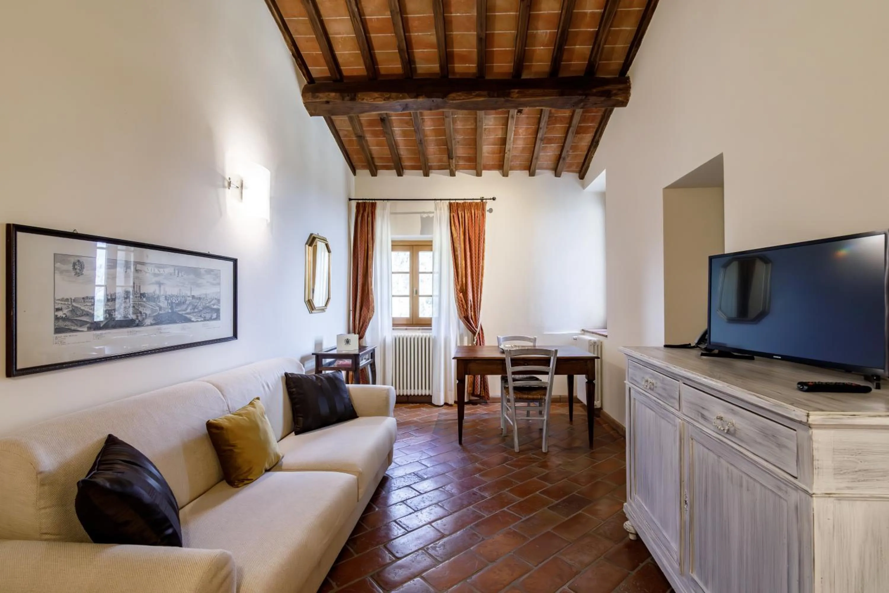 TV and multimedia in Relais La Costa Historical Residence