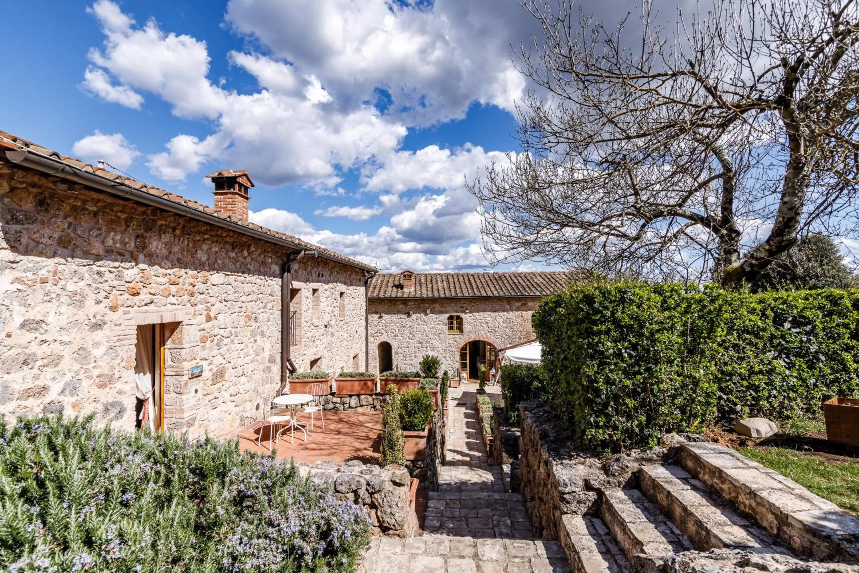 Patio in Relais La Costa Historical Residence