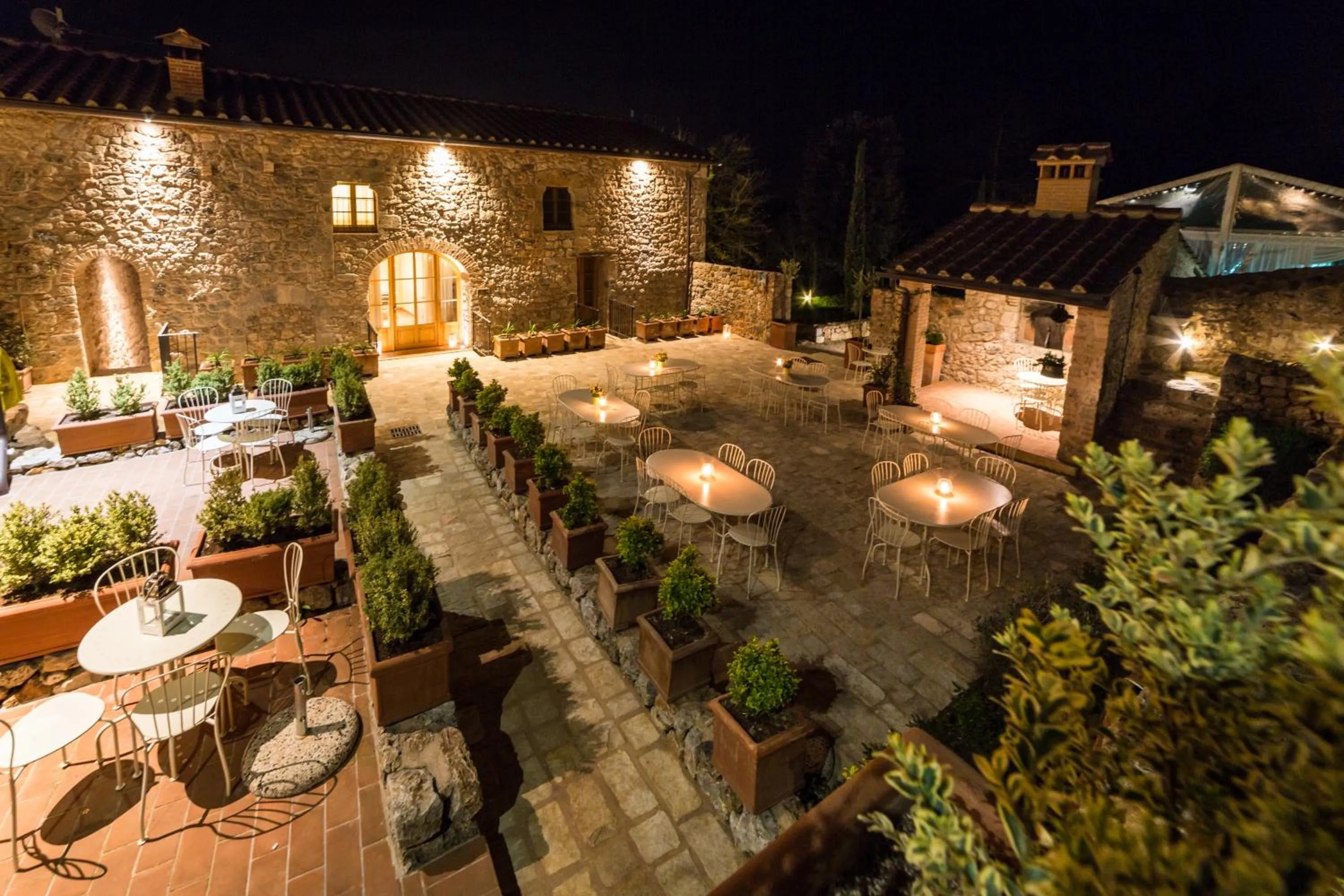 Inner courtyard view in Relais La Costa Historical Residence