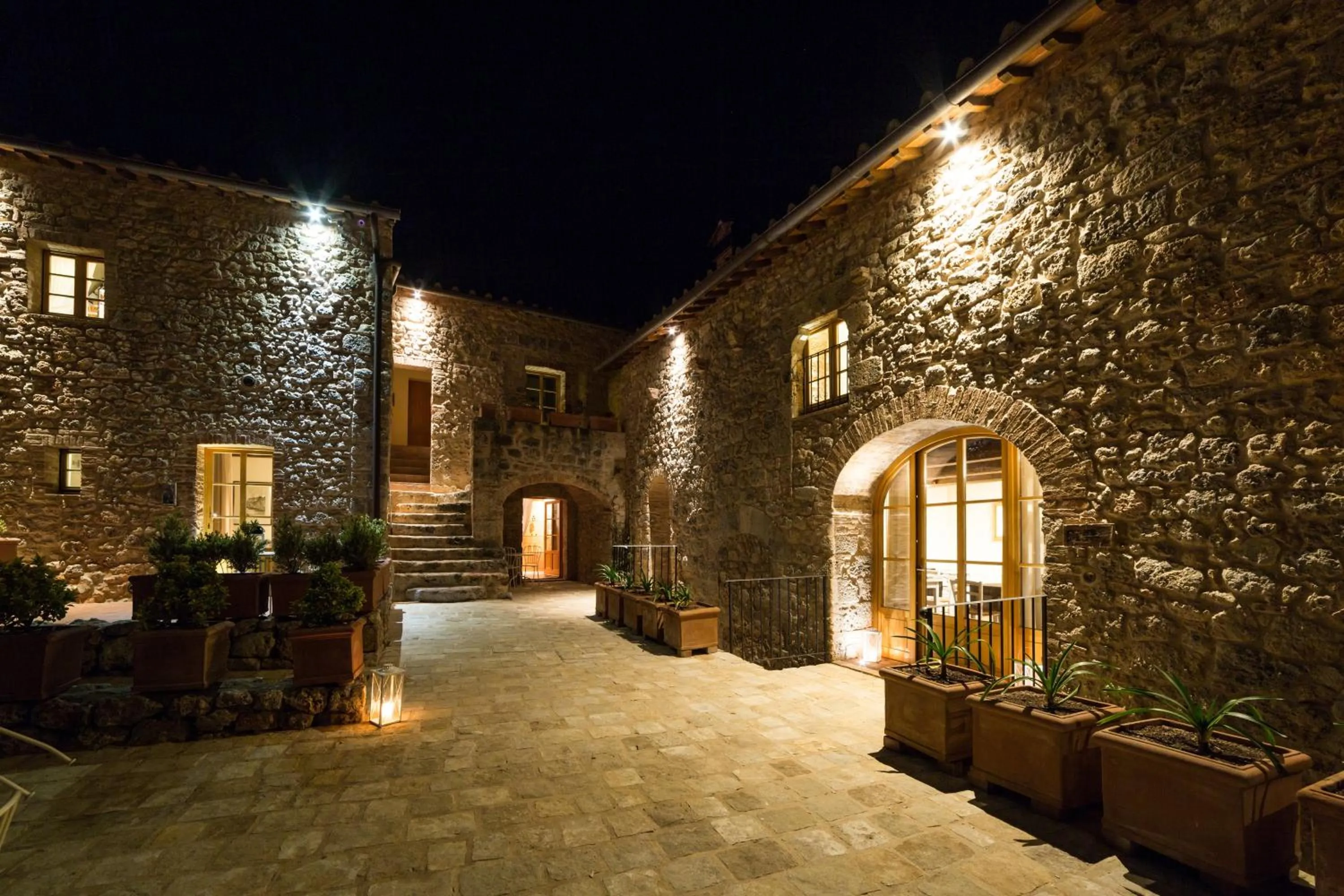 Inner courtyard view in Relais La Costa Historical Residence