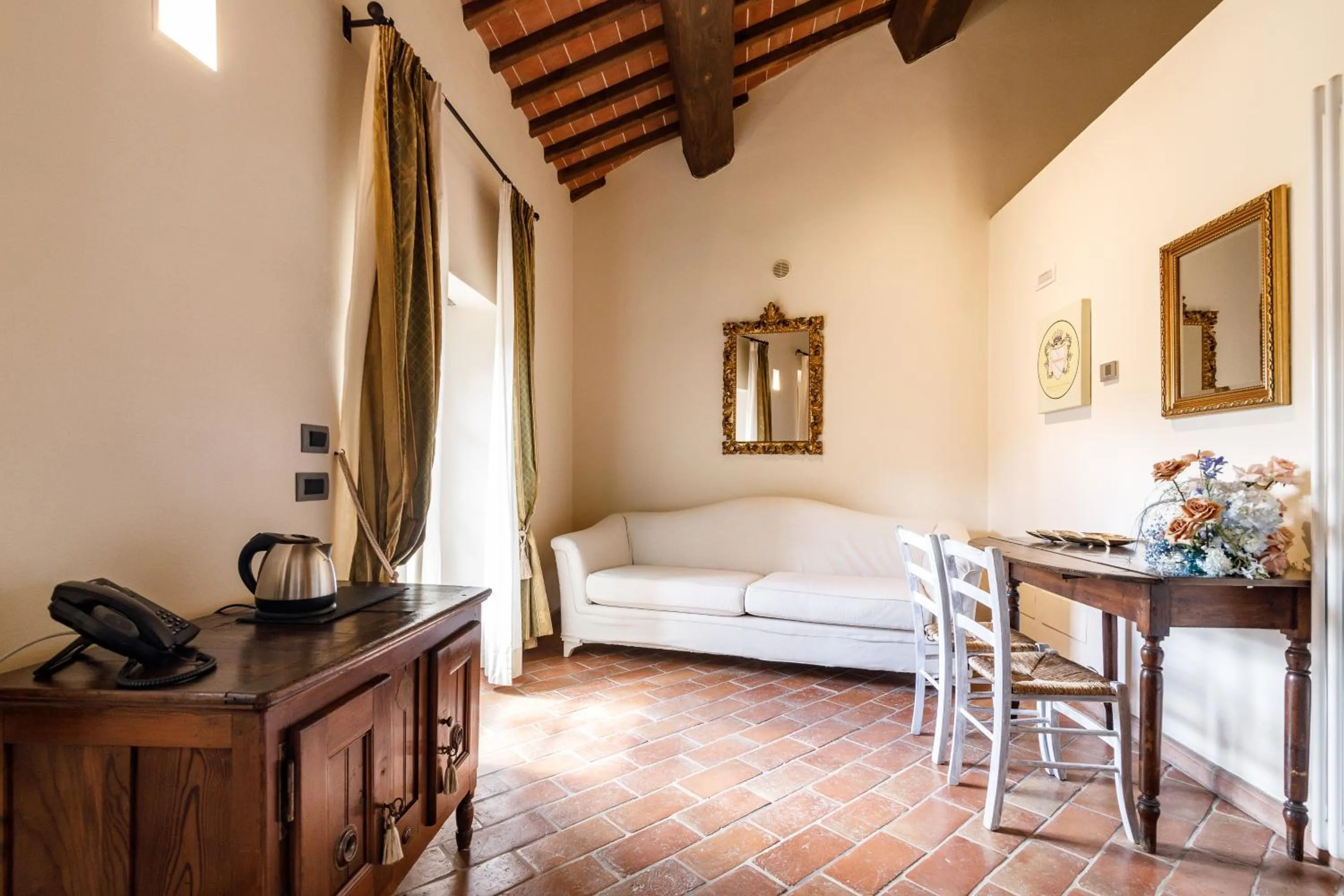 Living room, Bed in Relais La Costa Historical Residence
