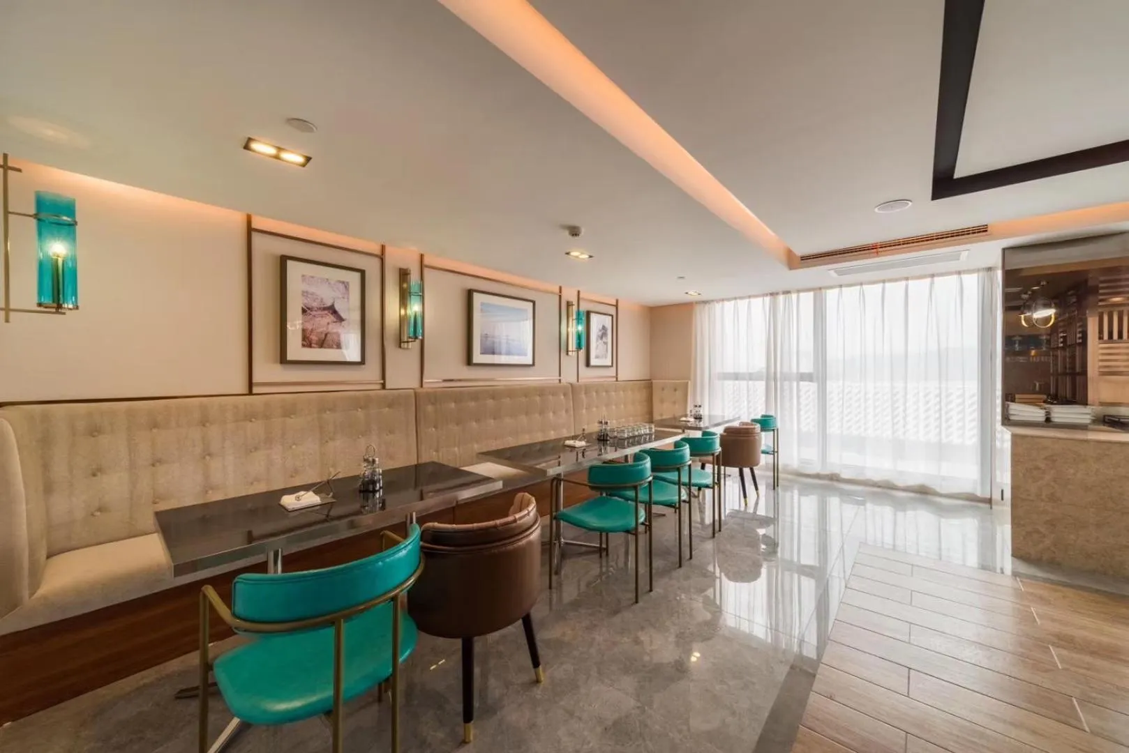 Restaurant/places to eat in Metropolo Jinjiang Wuhan Optics Valley Science and Technology Exhibition Center