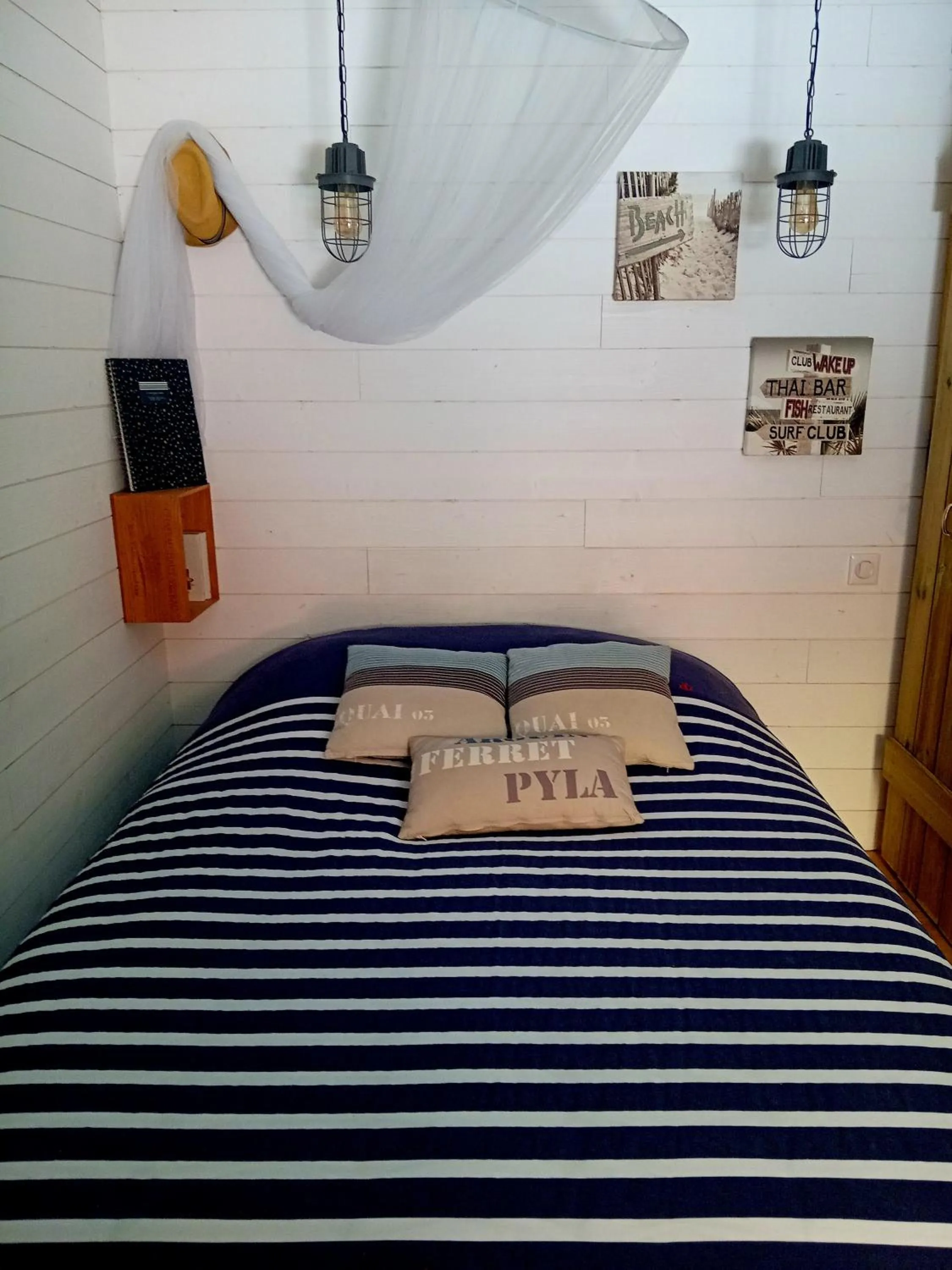 Bed in La Cabane Bordeaux St Augustin